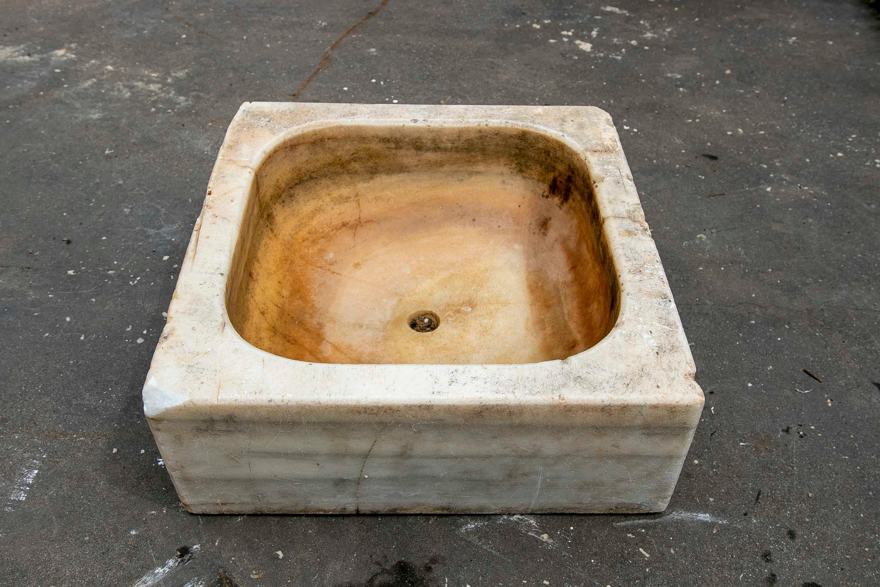 White Hand-Carved Marble Washbasin with One Sink in a Single Block For Sale 12