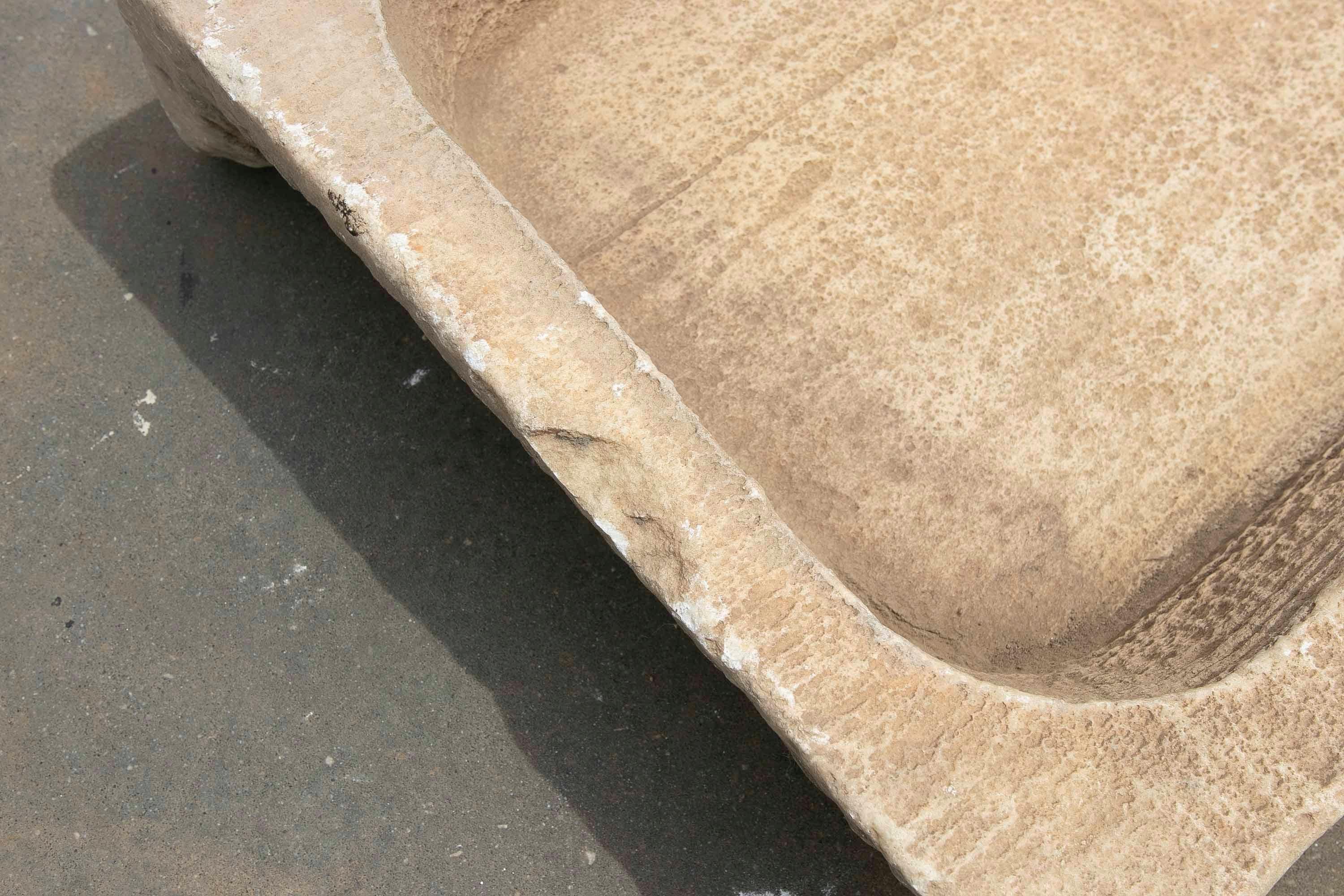 Lavabo in marmo bianco intagliato a mano con un lavabo in un unico blocco in vendita 12
