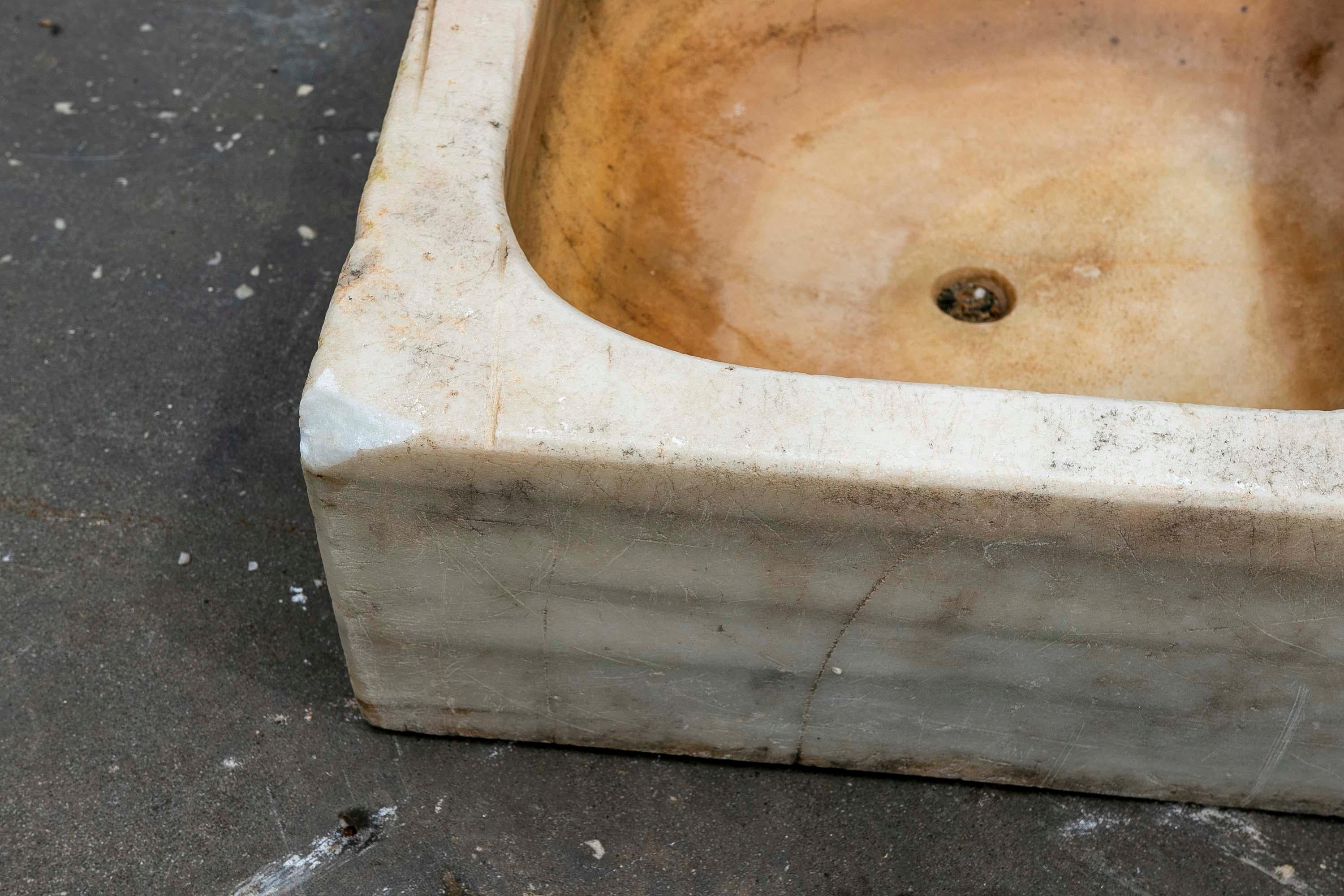 White Hand-Carved Marble Washbasin with One Sink in a Single Block For Sale 13