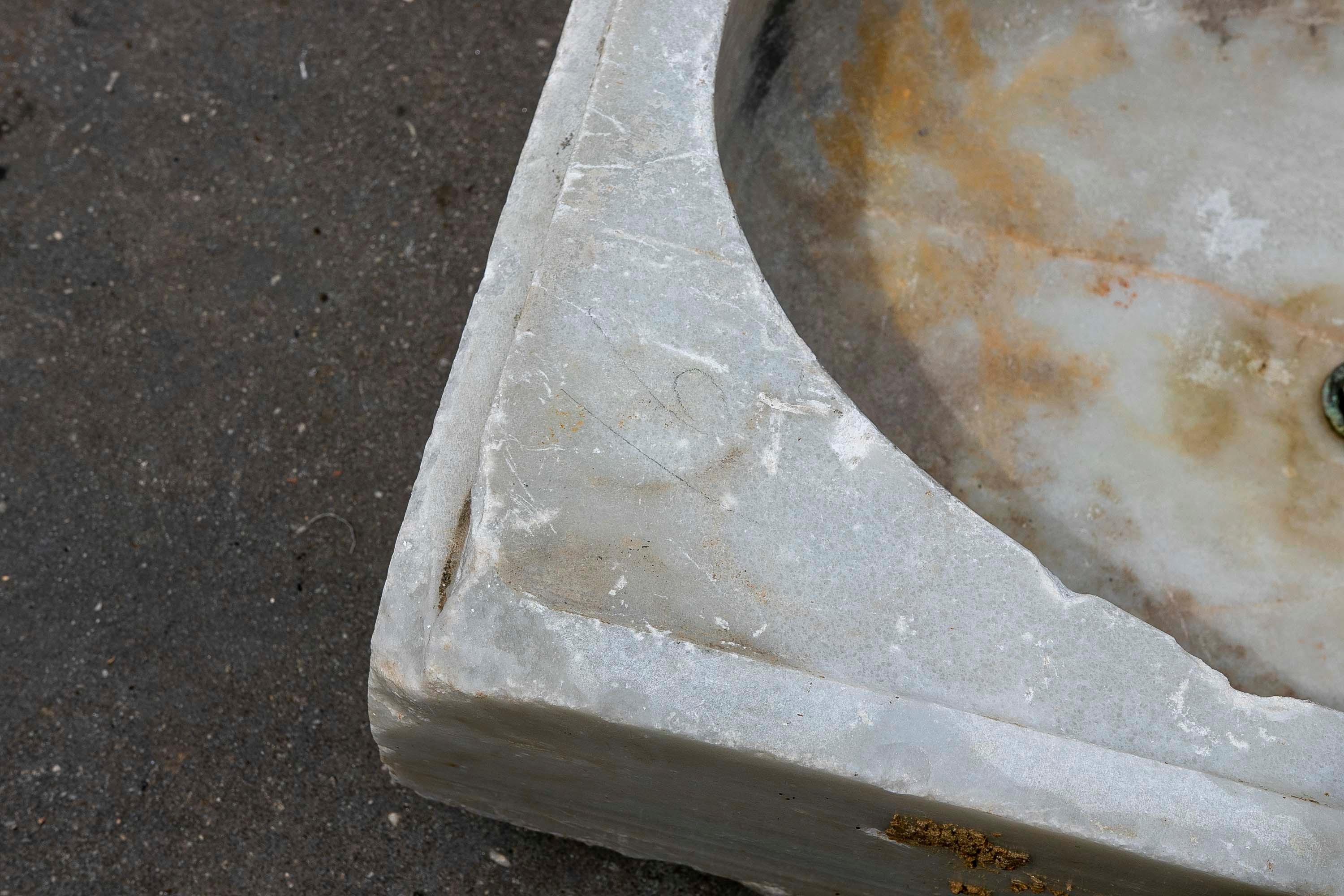 White Hand Carved Marble Washbasin with One Sink in a Single Block For Sale 12
