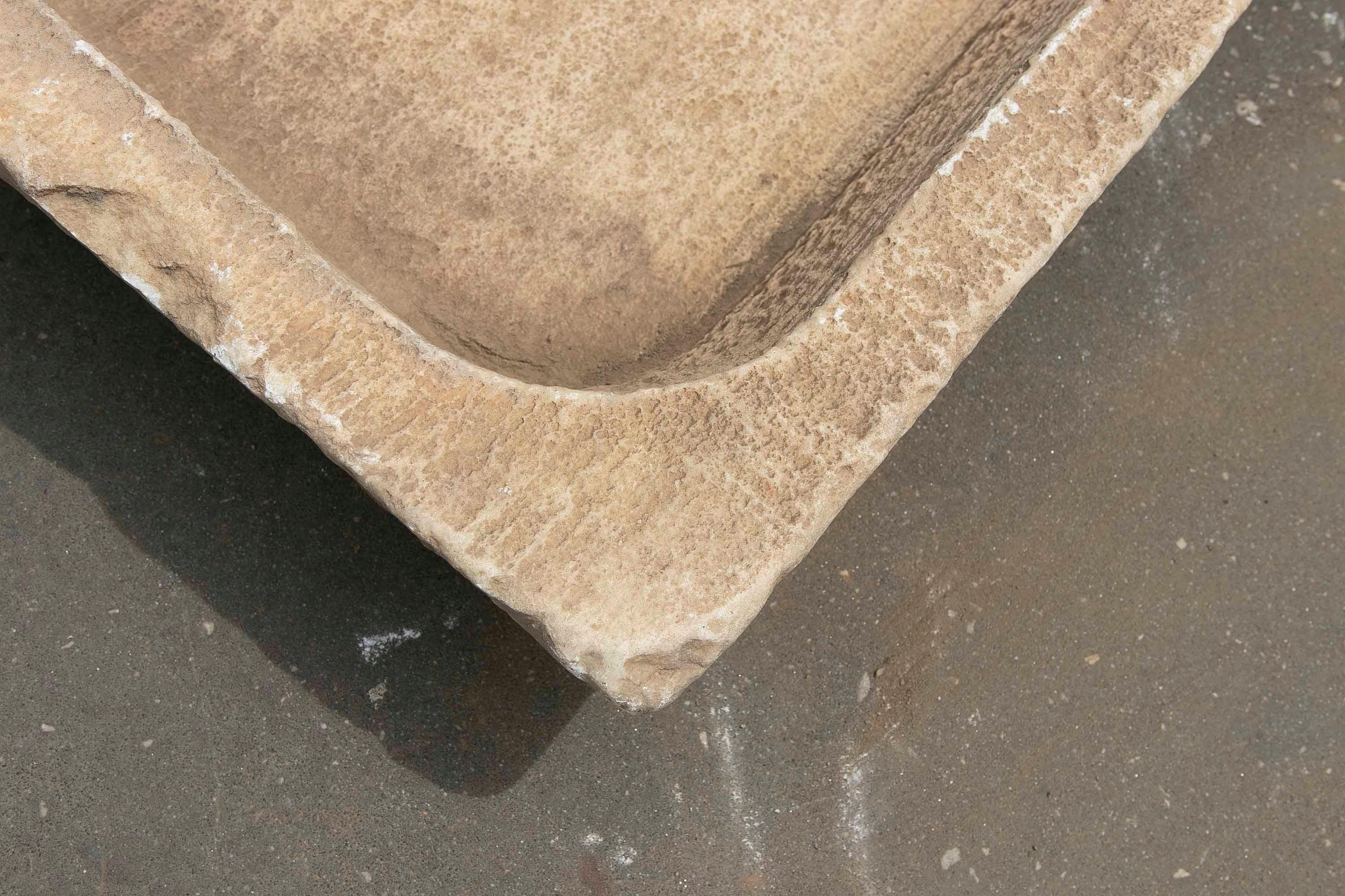 Lavabo in marmo bianco intagliato a mano con un lavabo in un unico blocco in vendita 13