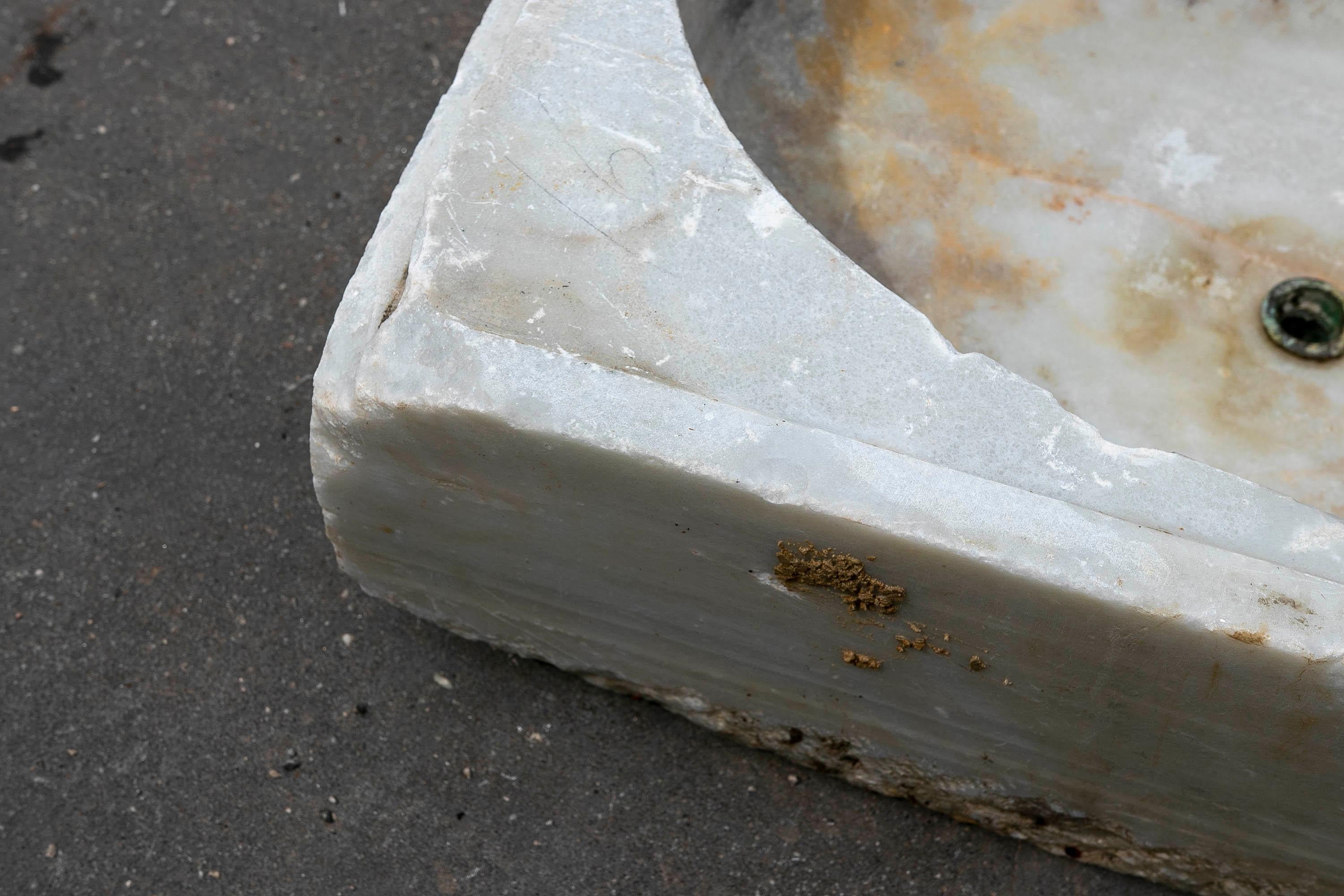 White Hand Carved Marble Washbasin with One Sink in a Single Block For Sale 13