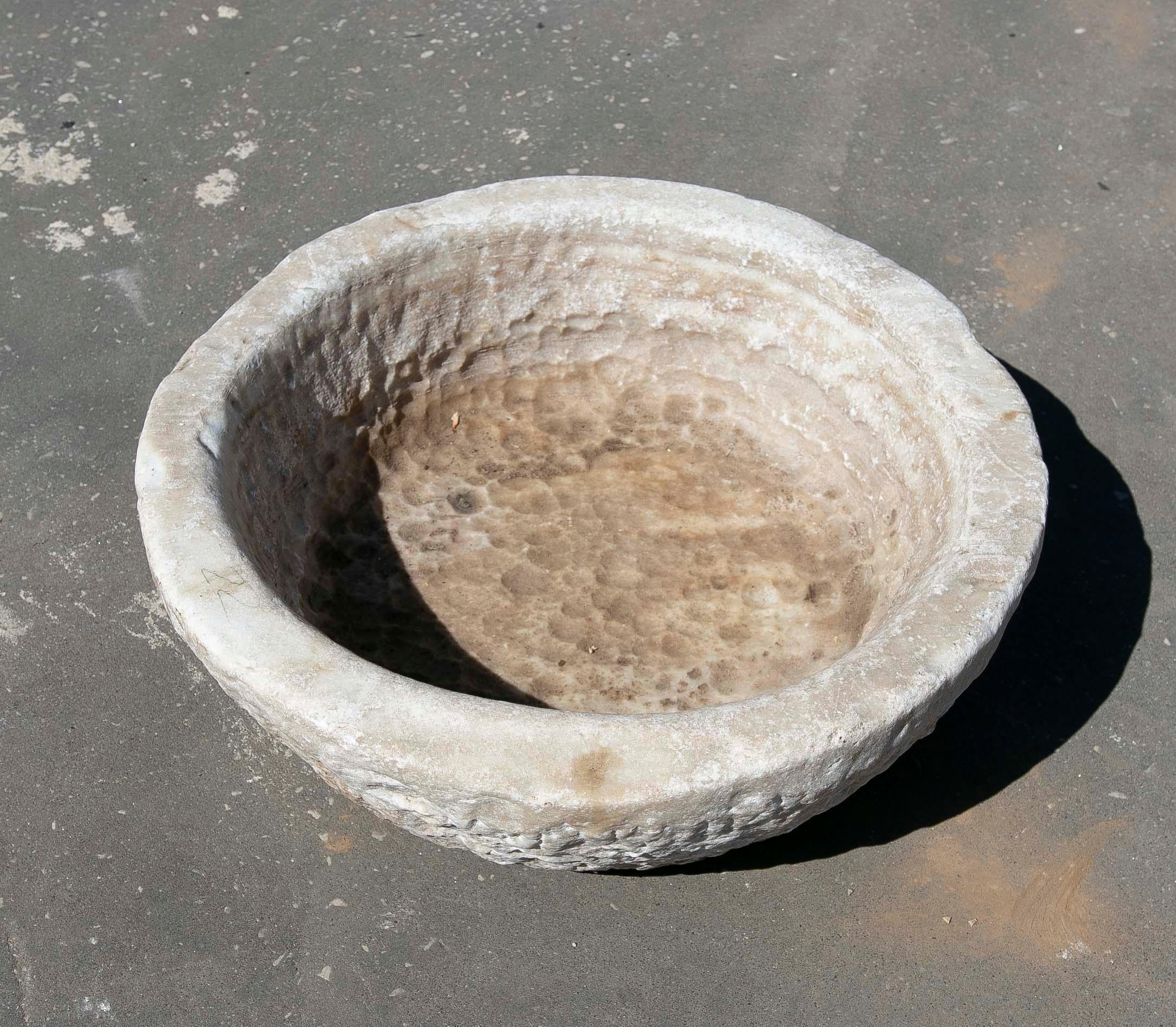 Spanish White Hand-Carved Marble Washbasin with One Sink in a Single Block For Sale