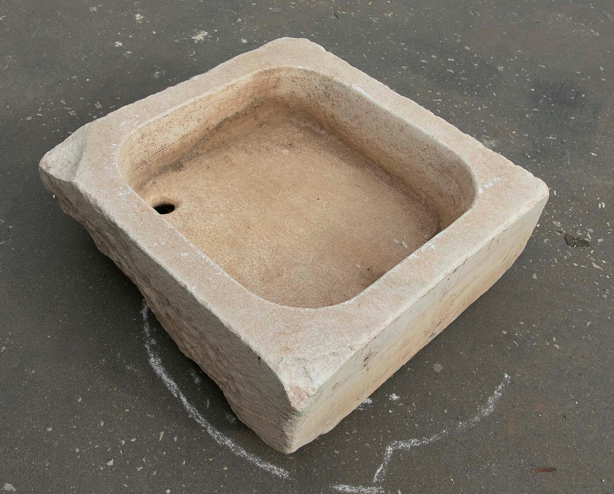 White Hand-Carved Marble Washbasin with One Sink in a Single Block In Good Condition For Sale In Marbella, ES