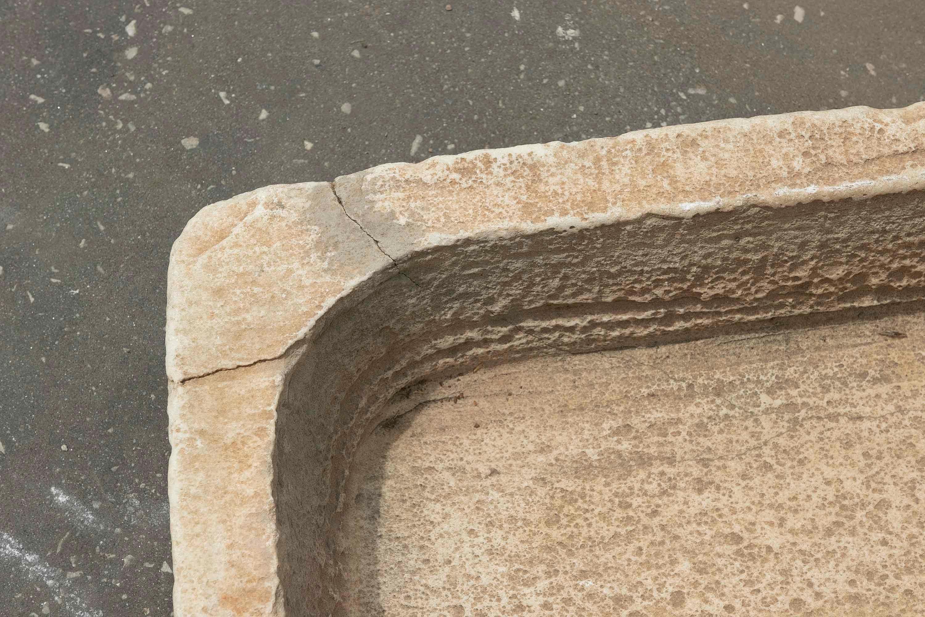 Lavabo in marmo bianco intagliato a mano con un lavabo in un unico blocco In condizioni buone in vendita a Marbella, ES