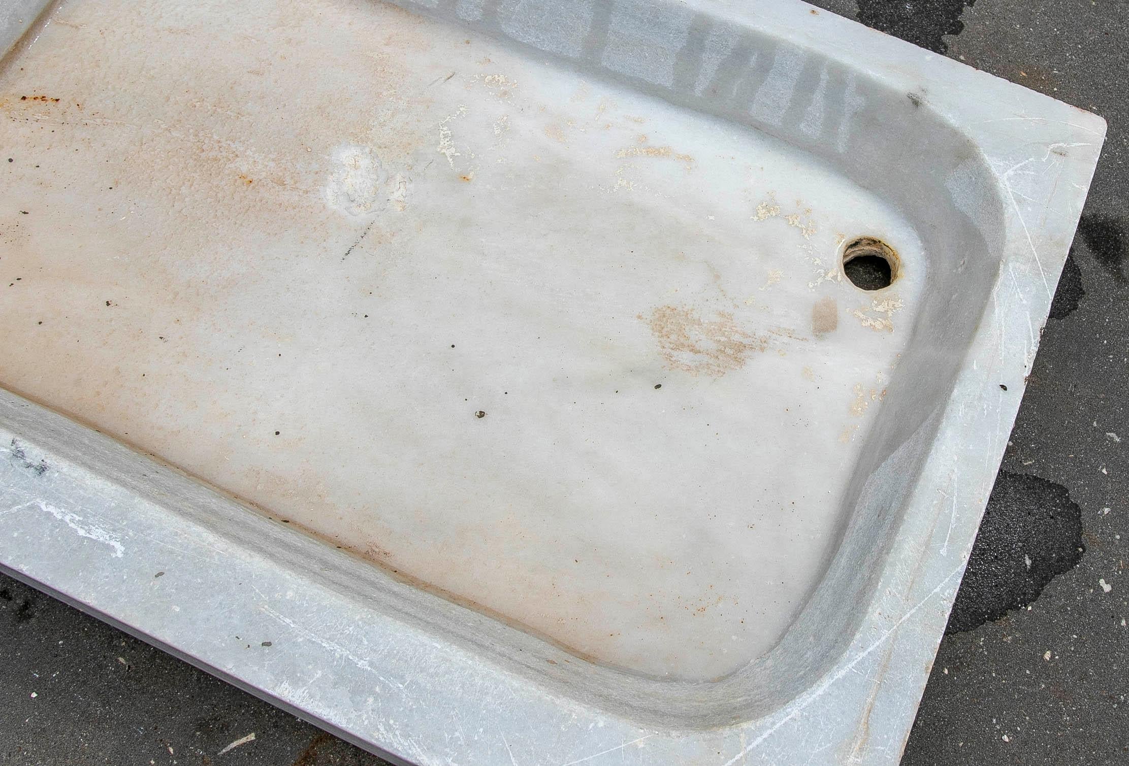 Hand-Carved White Hand Carved Marble Washbasin with One Sink in a Single Block For Sale