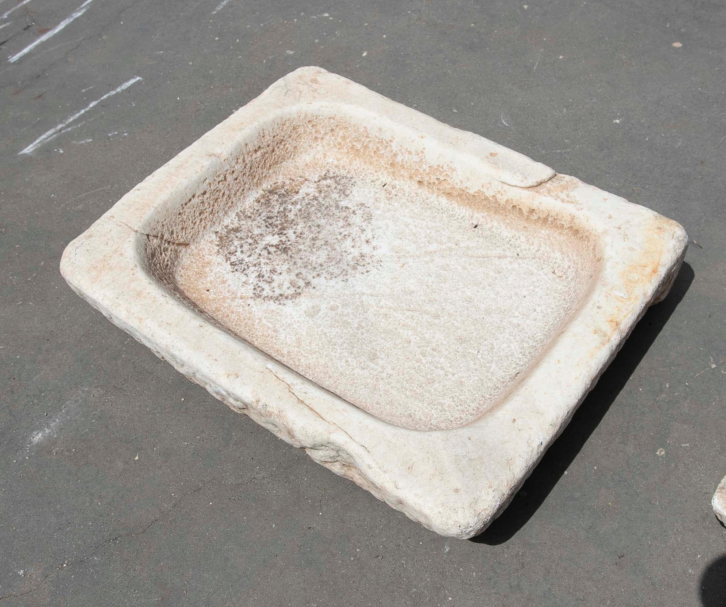 White Hand Carved Marble Washbasin with One Sink in a Single Block In Good Condition For Sale In Marbella, ES