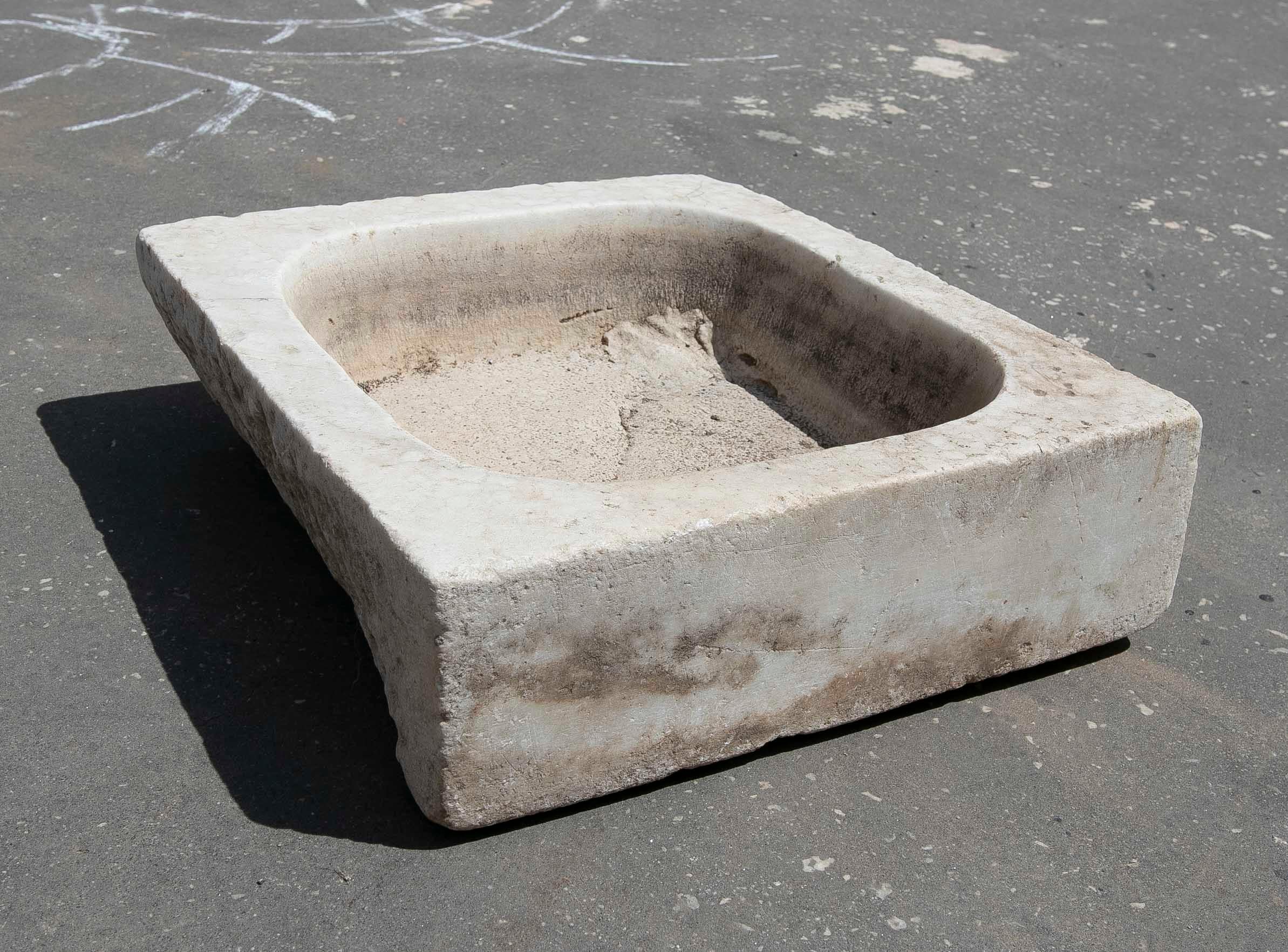 White Hand-Carved Marble Washbasin with One Sink in a Single Block In Good Condition For Sale In Marbella, ES