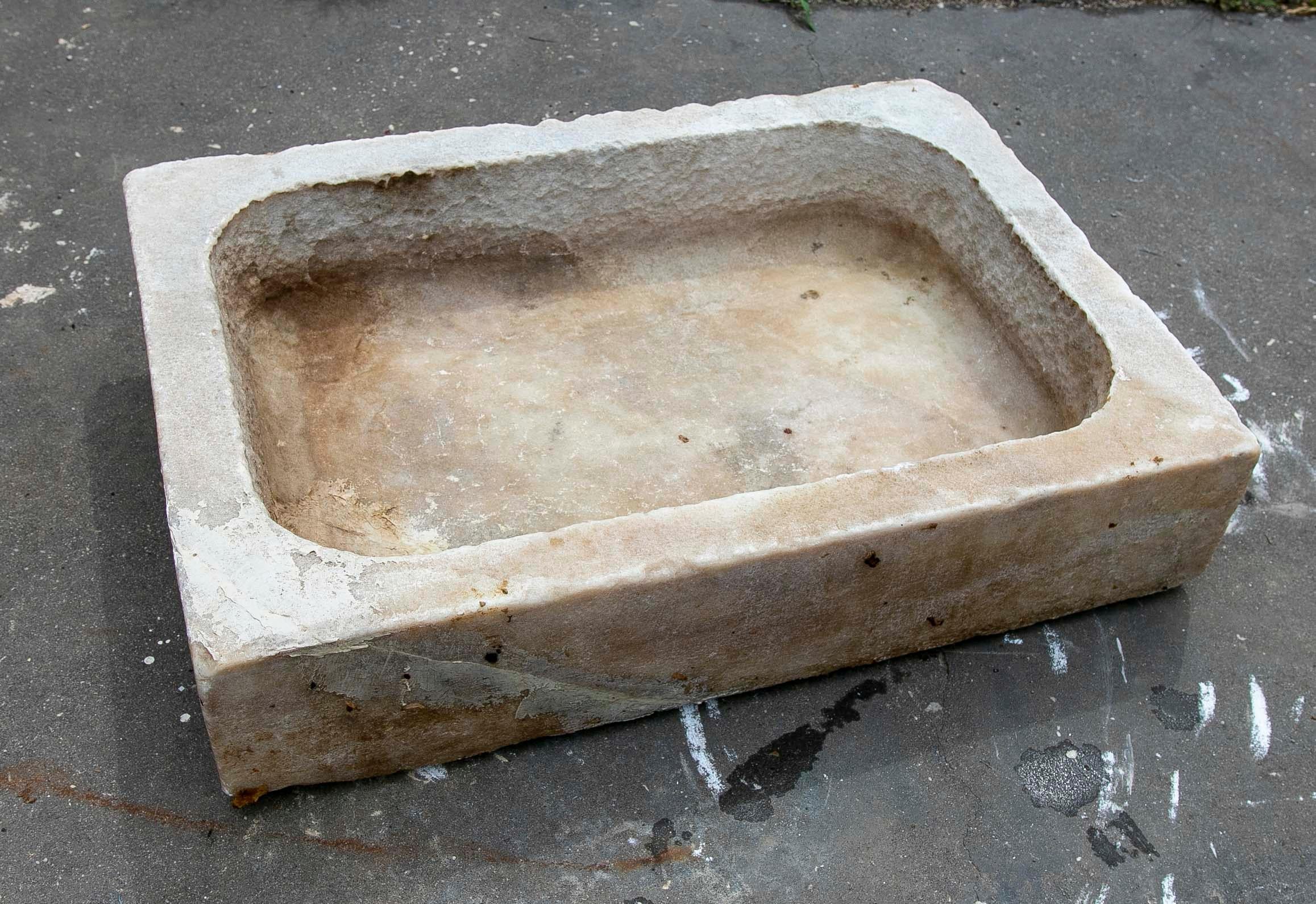 Hand-Carved White Hand Carved Marble Washbasin with One Sink in a Single Block For Sale