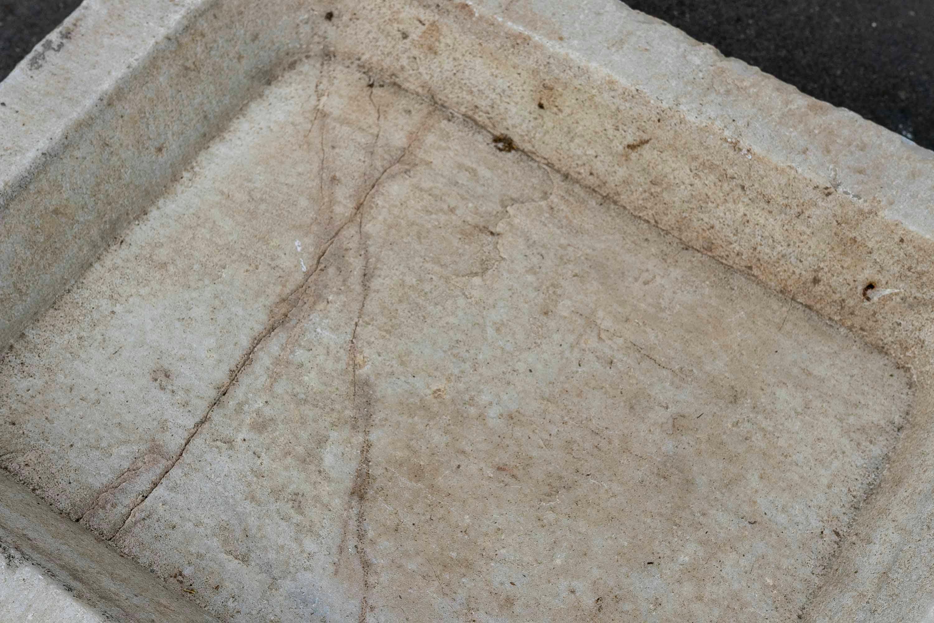 XX secolo Lavabo in marmo bianco intagliato a mano con un lavabo in un unico blocco in vendita