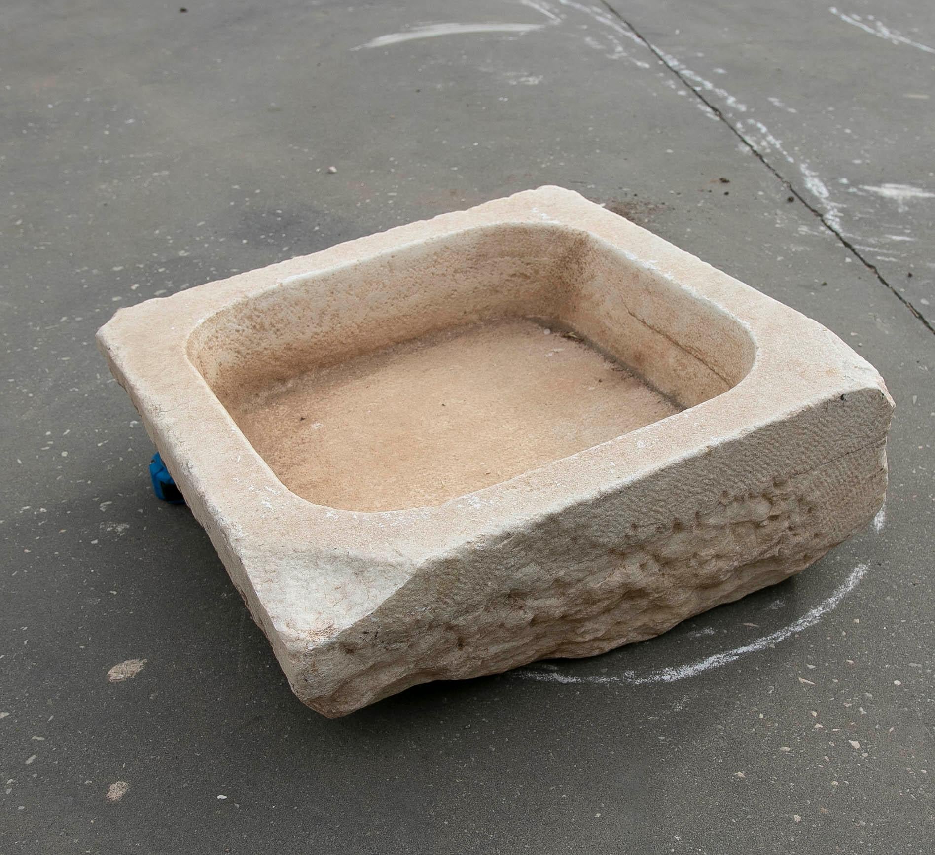 White Hand-Carved Marble Washbasin with One Sink in a Single Block For Sale 1