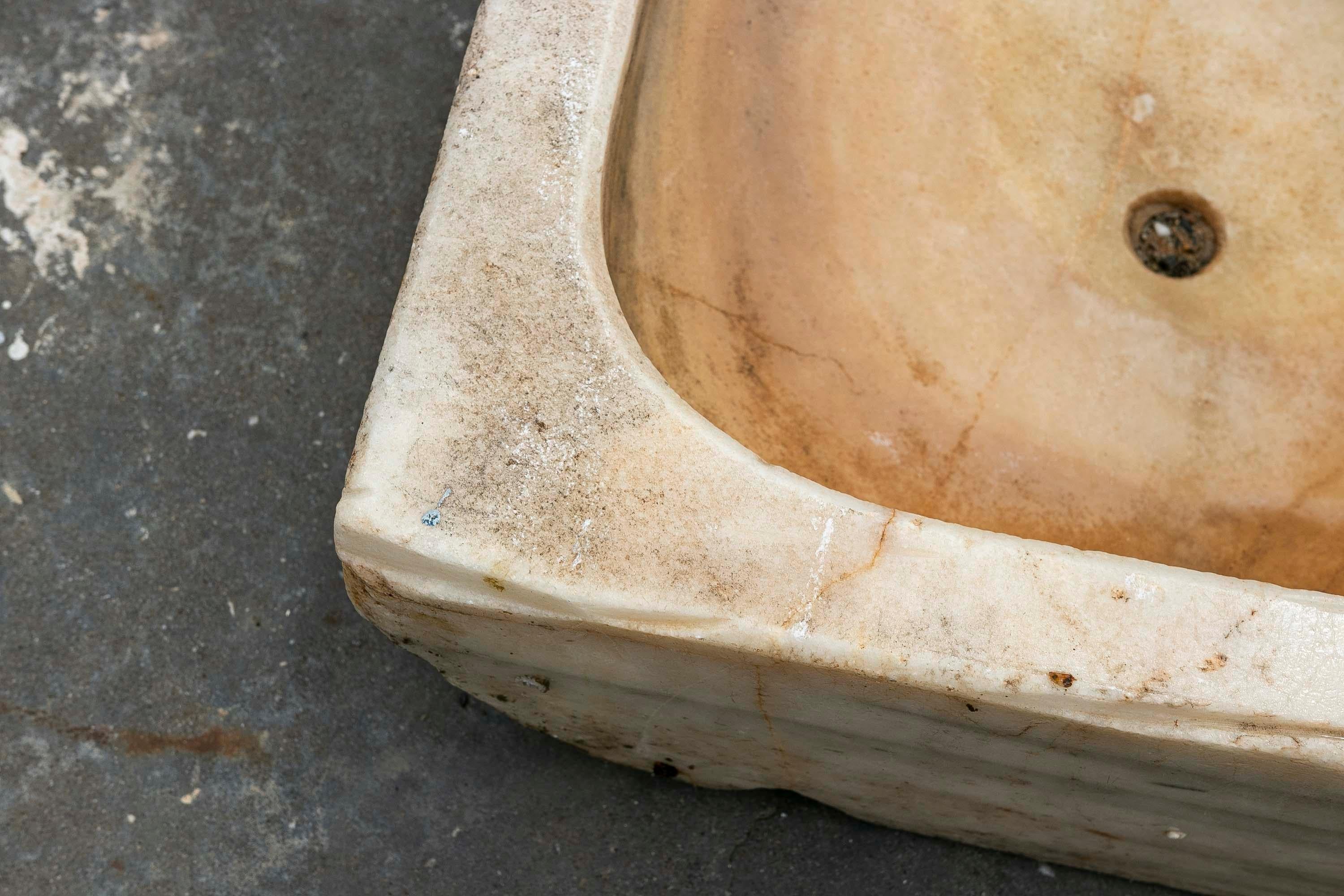 White Hand-Carved Marble Washbasin with One Sink in a Single Block For Sale 1