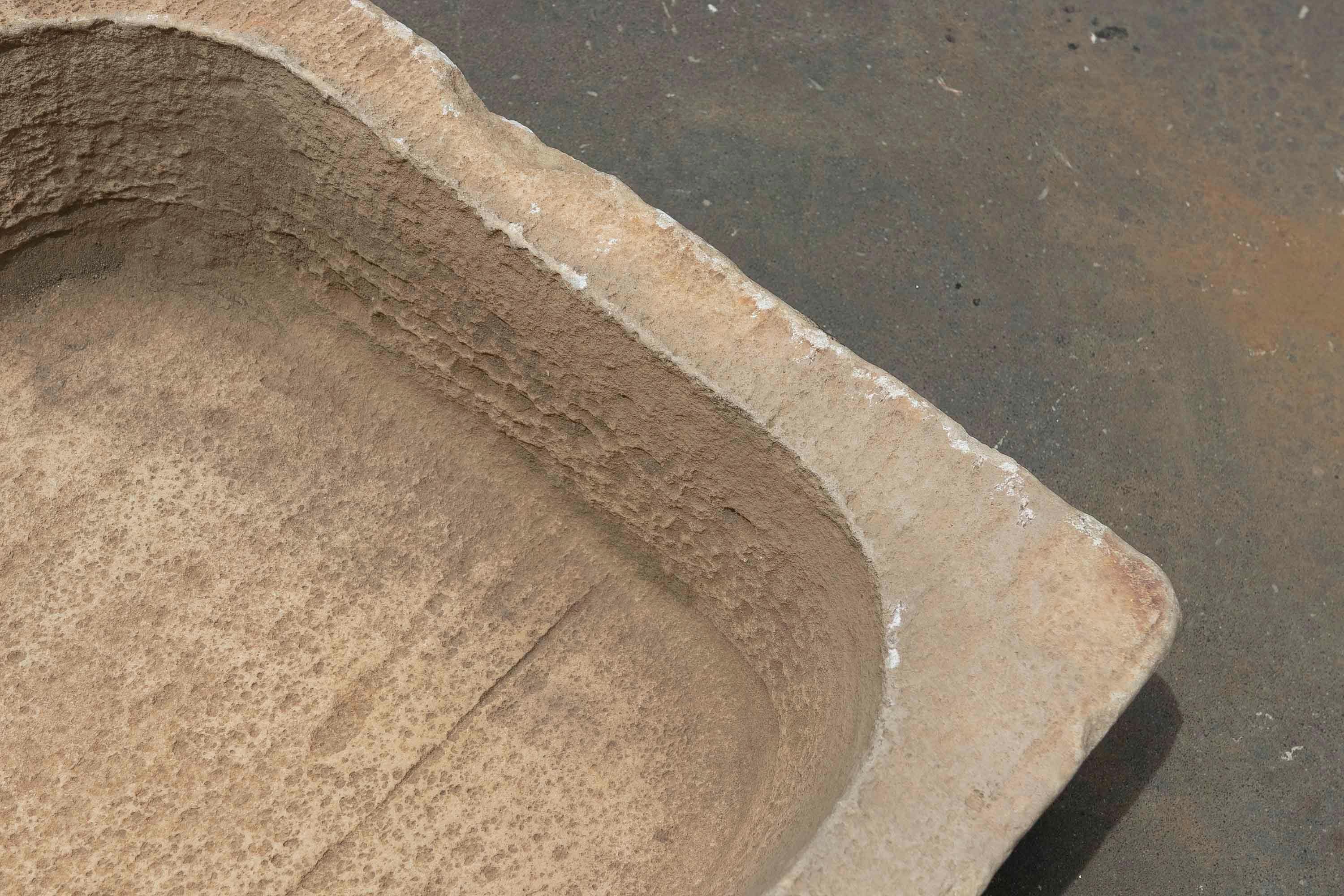 Lavabo in marmo bianco intagliato a mano con un lavabo in un unico blocco in vendita 1