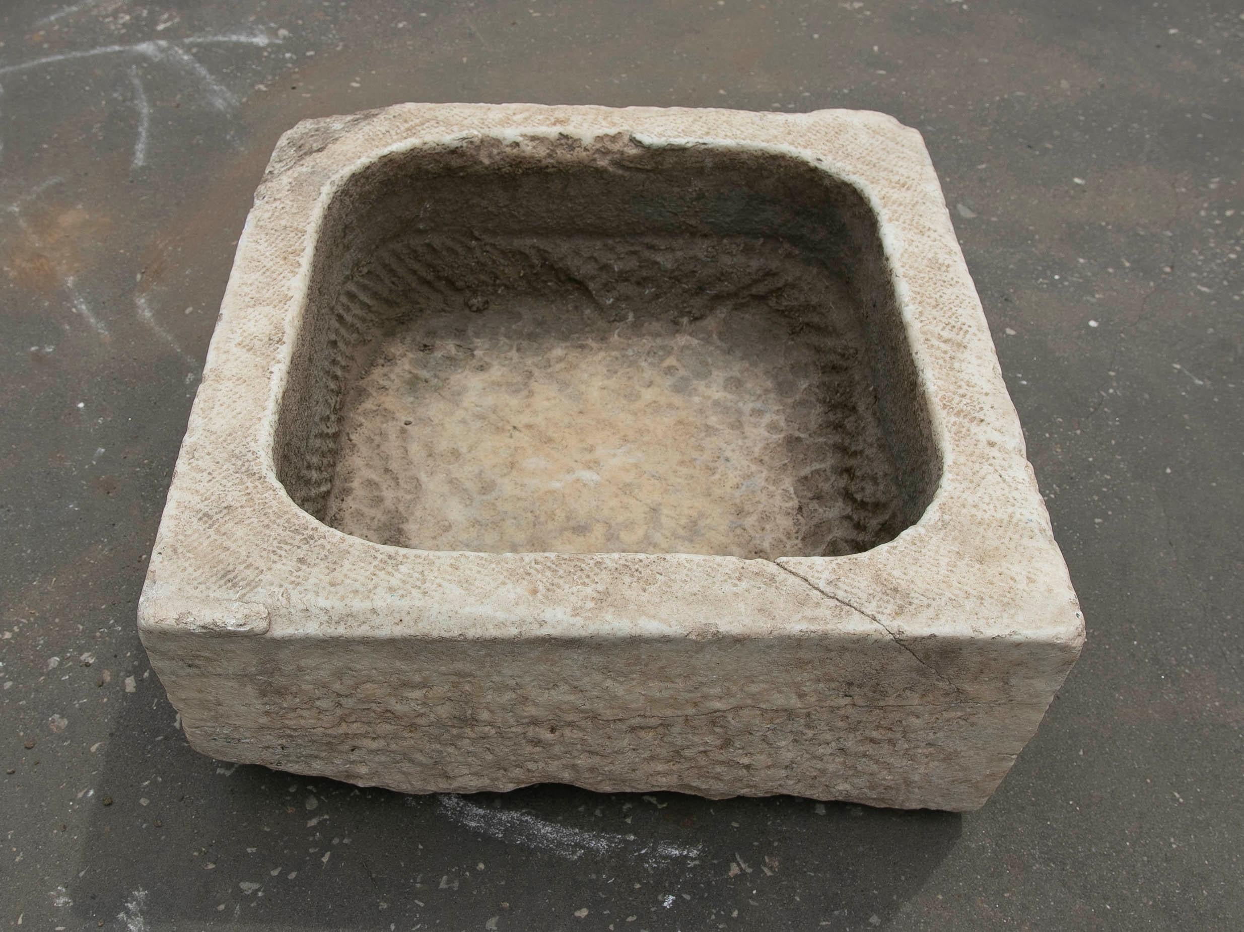 20th Century White Hand Carved Marble Washbasin with One Sink in a Single Block For Sale