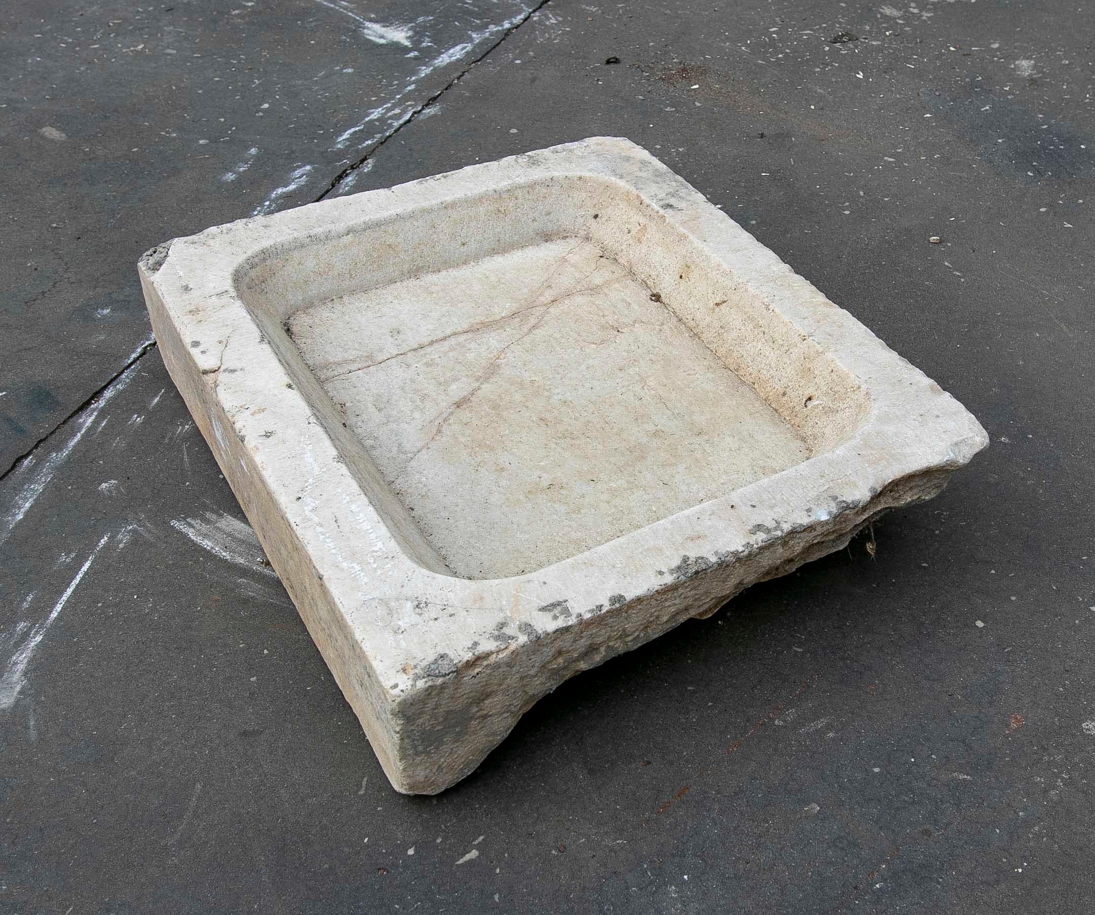 White Hand-Carved Marble Washbasin with One Sink in a Single Block  For Sale 4