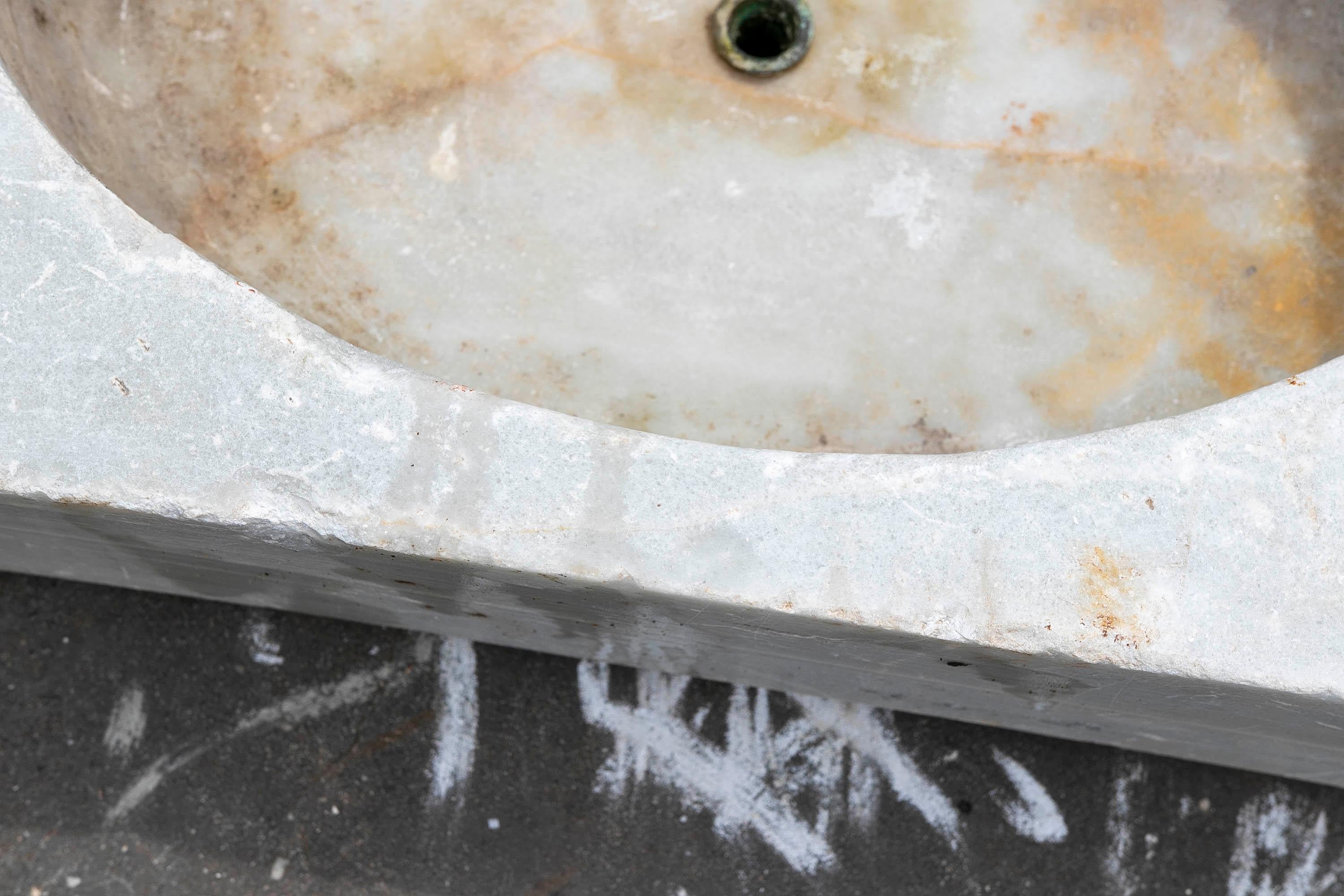 White Hand Carved Marble Washbasin with One Sink in a Single Block For Sale 3