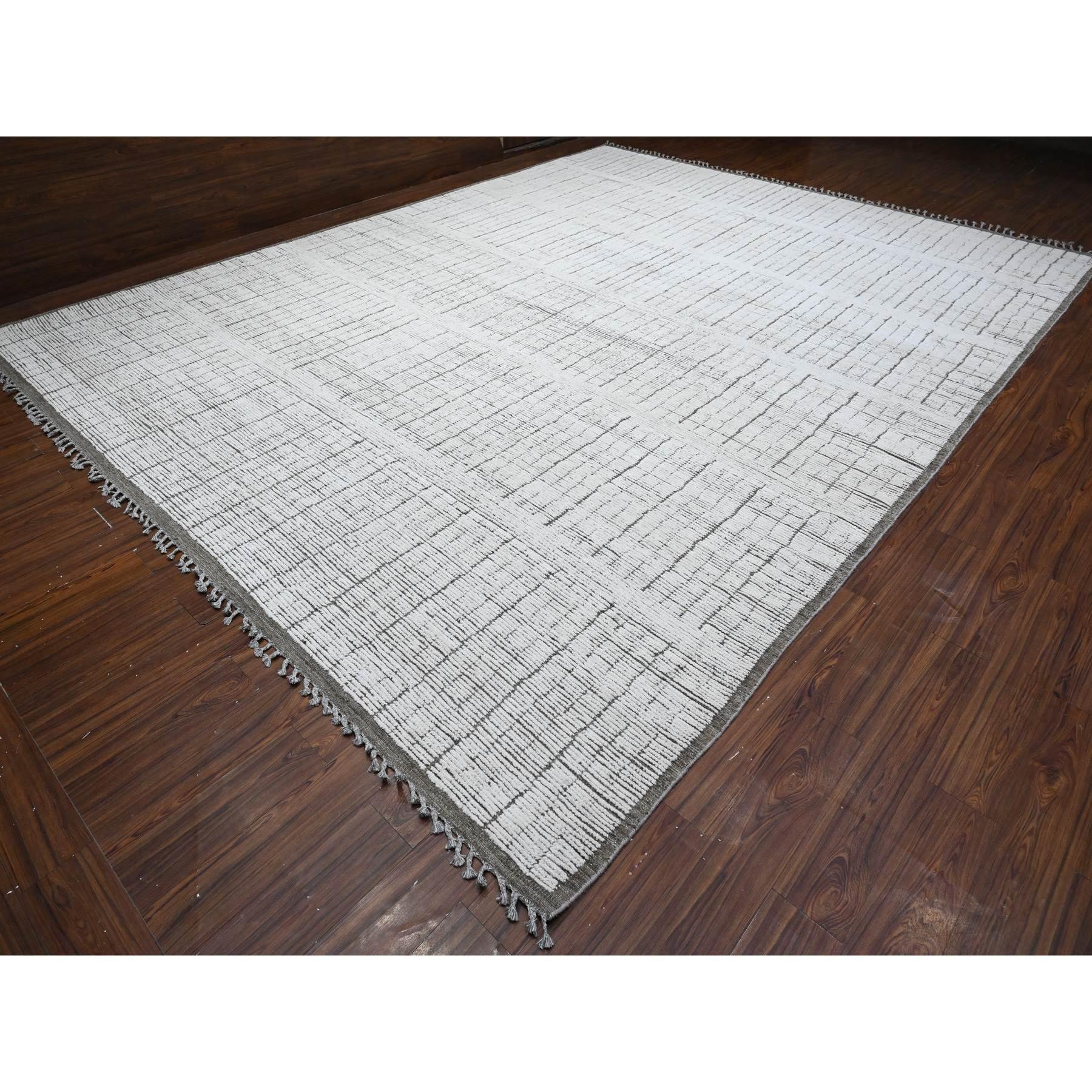 Medievale Whiting, tappeto orientale oversize in pura lana con trama marocchina annodata a mano, misura 12'2
