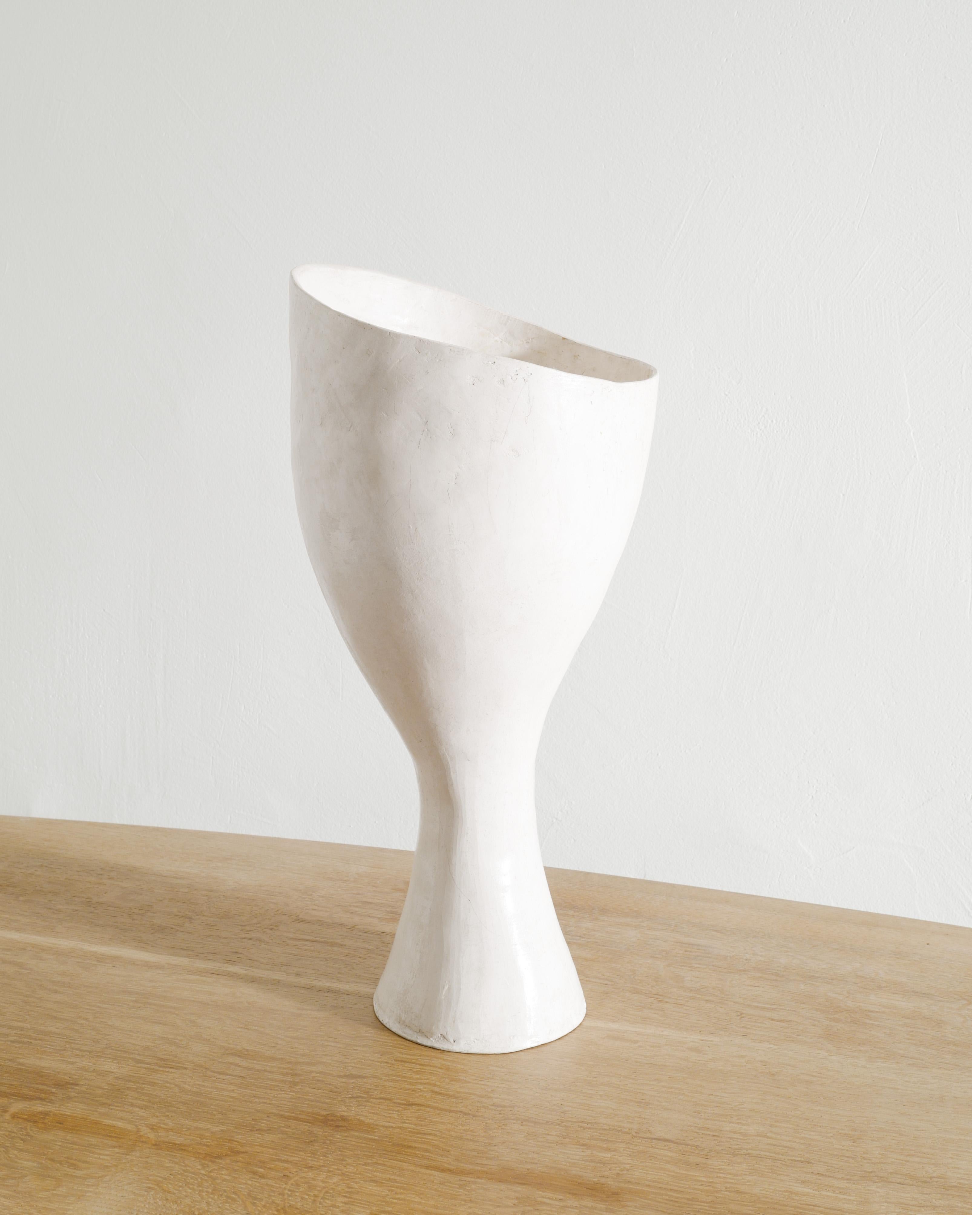 Argentino Vaso scultoreo in gesso libero Hand Made bianco di Grillo Demo in vendita