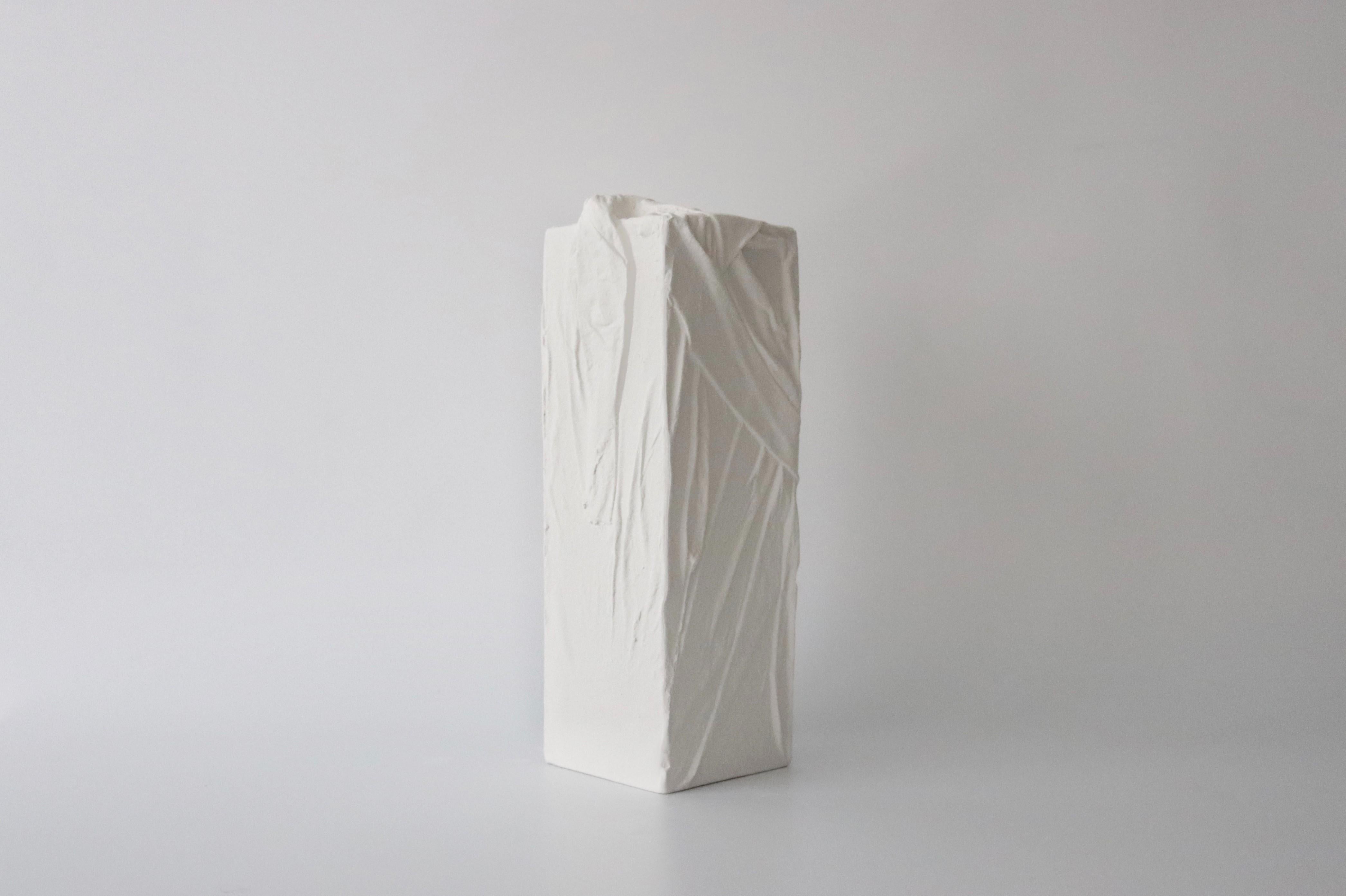 Midnight Sun's Ceramic Collection is a tribute to the centuries-old craftsmanship of Jingdezhen, the world-renowned 