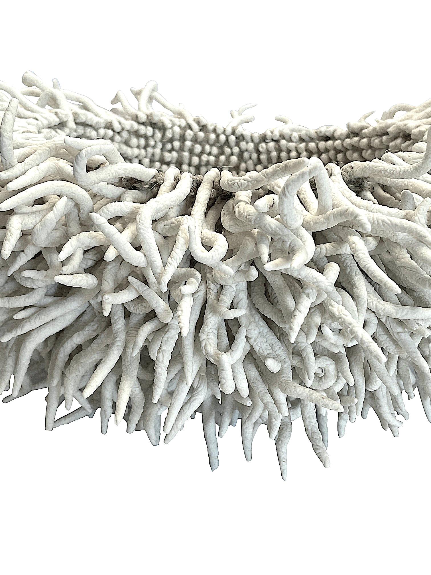 Ciotola scultorea in porcellana bianca fatta a mano, Francia, Contemporaneo In condizioni Nuovo in vendita a New York, NY