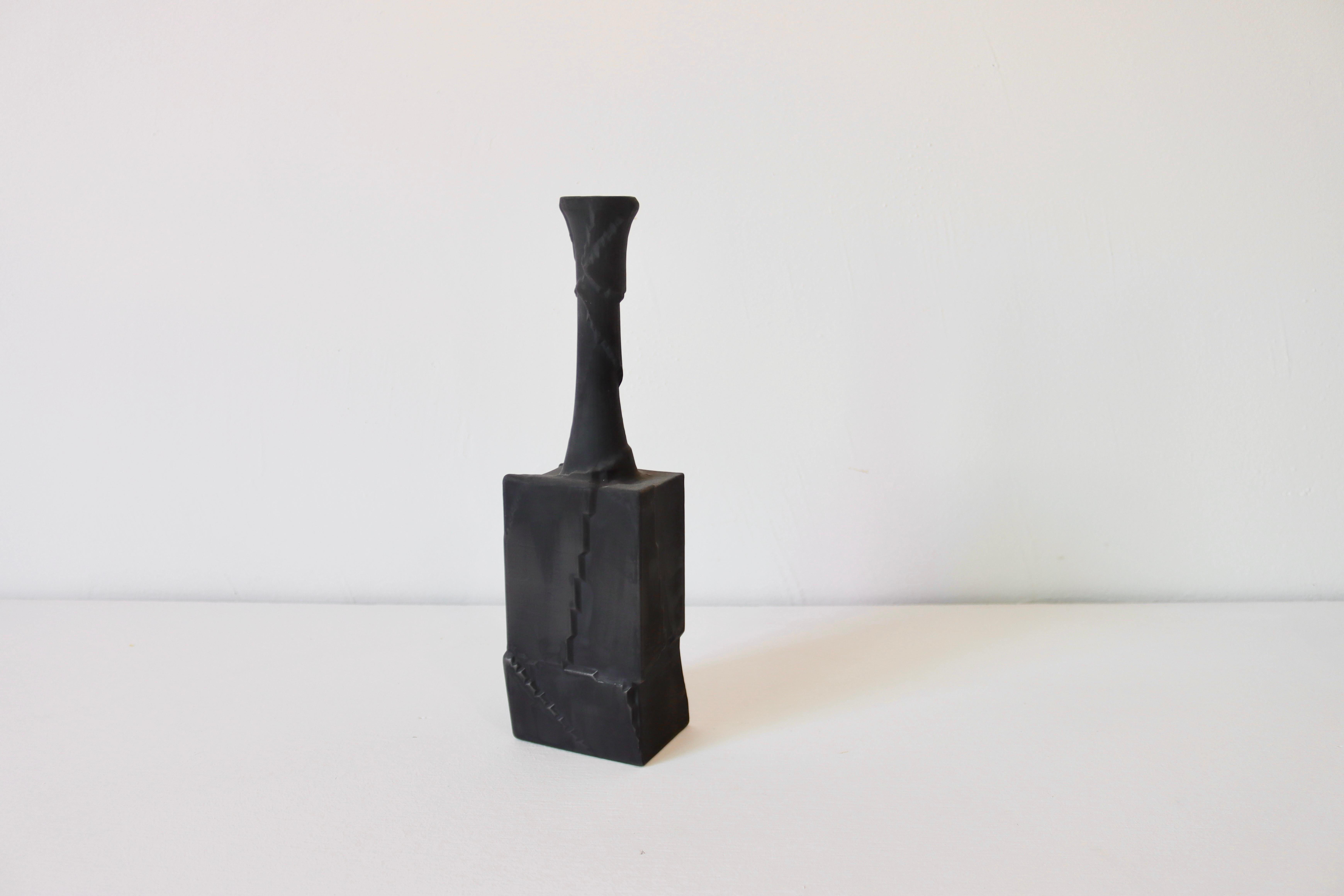 *Livraison express gratuite - livrée dans les 10 à 15 jours suivant la commande.
Emballage cadeau disponible.

Disponible en deux couleurs : Blanc/ Noir

La Midnight Sun's Ceramic Collection est un hommage au savoir-faire séculaire de Jingdezhen