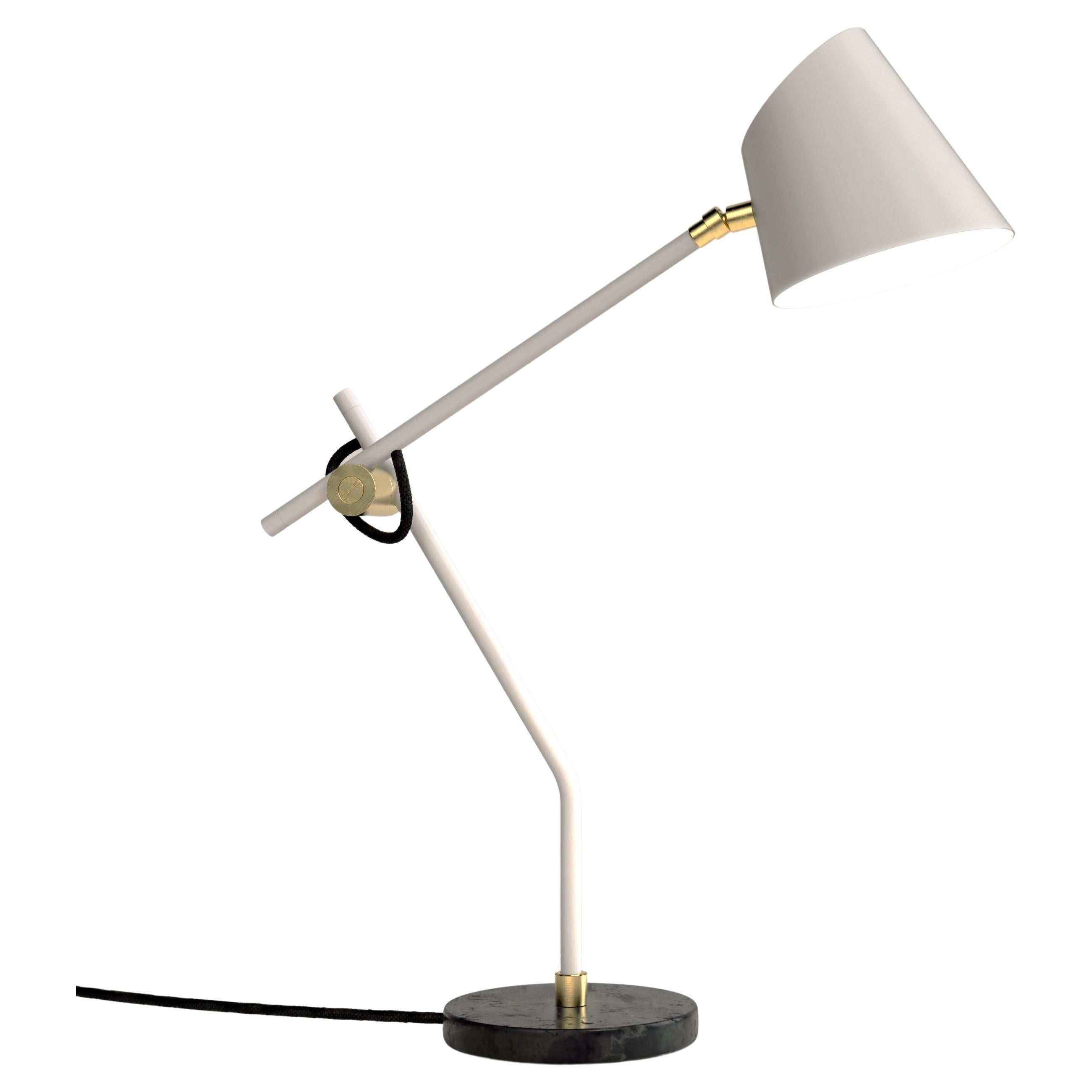 Lampada da tavolo Hartau bianca realizzata a mano da Darmes