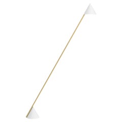 Lampadaire à chapeau blanc, conique, par Atelier Areti