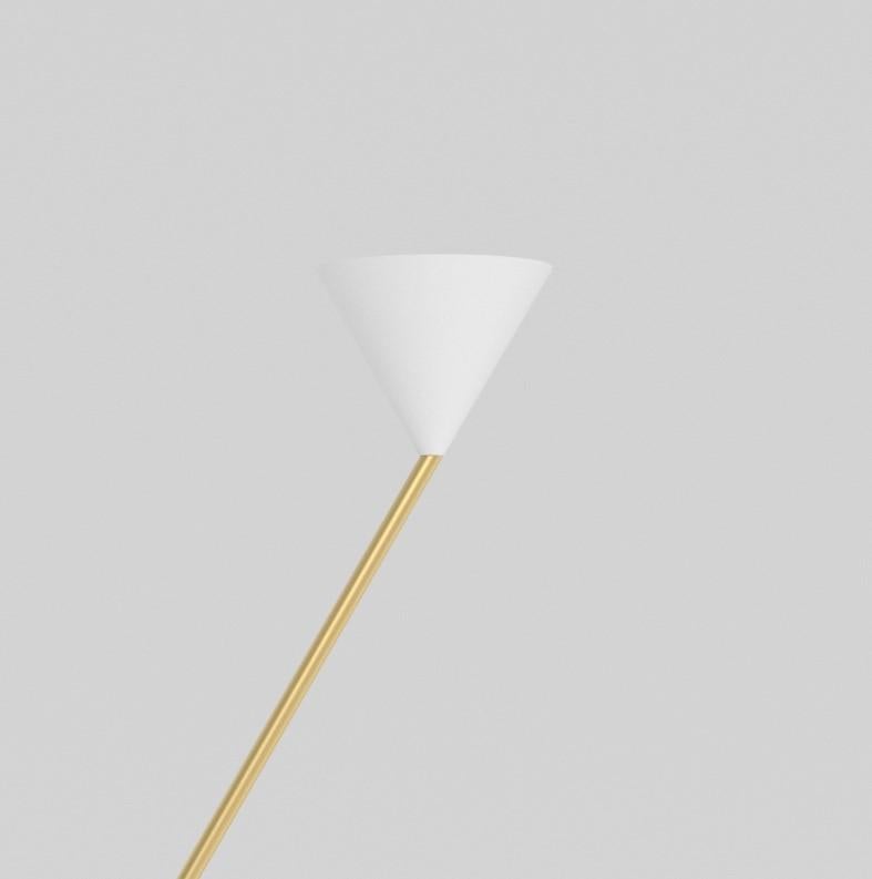 Postmoderne Lampadaire Chapeau Blanc, Cone Up, d'Atelier Areti en vente