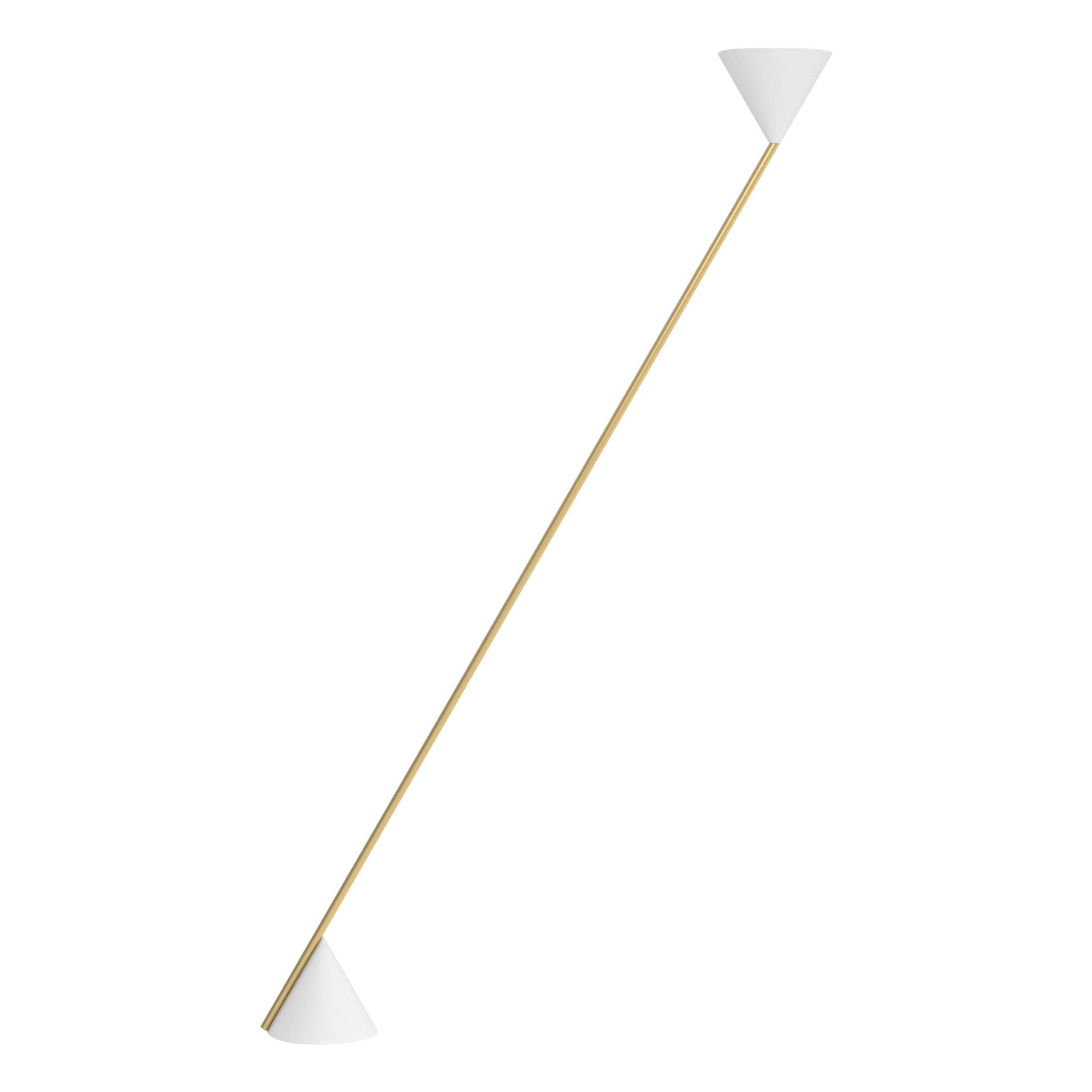 Lámpara de pie White Hat, Cone Up, de Atelier Areti