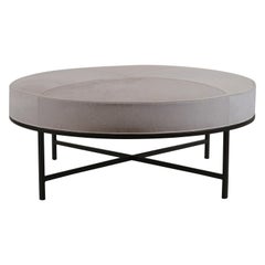 Pouf rotondo 'Tambour' in cuoio bianco e nero opaco di Design Frères