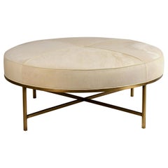 Otomana de cuero blanco y latón patinado "Tambour" de Design Frères