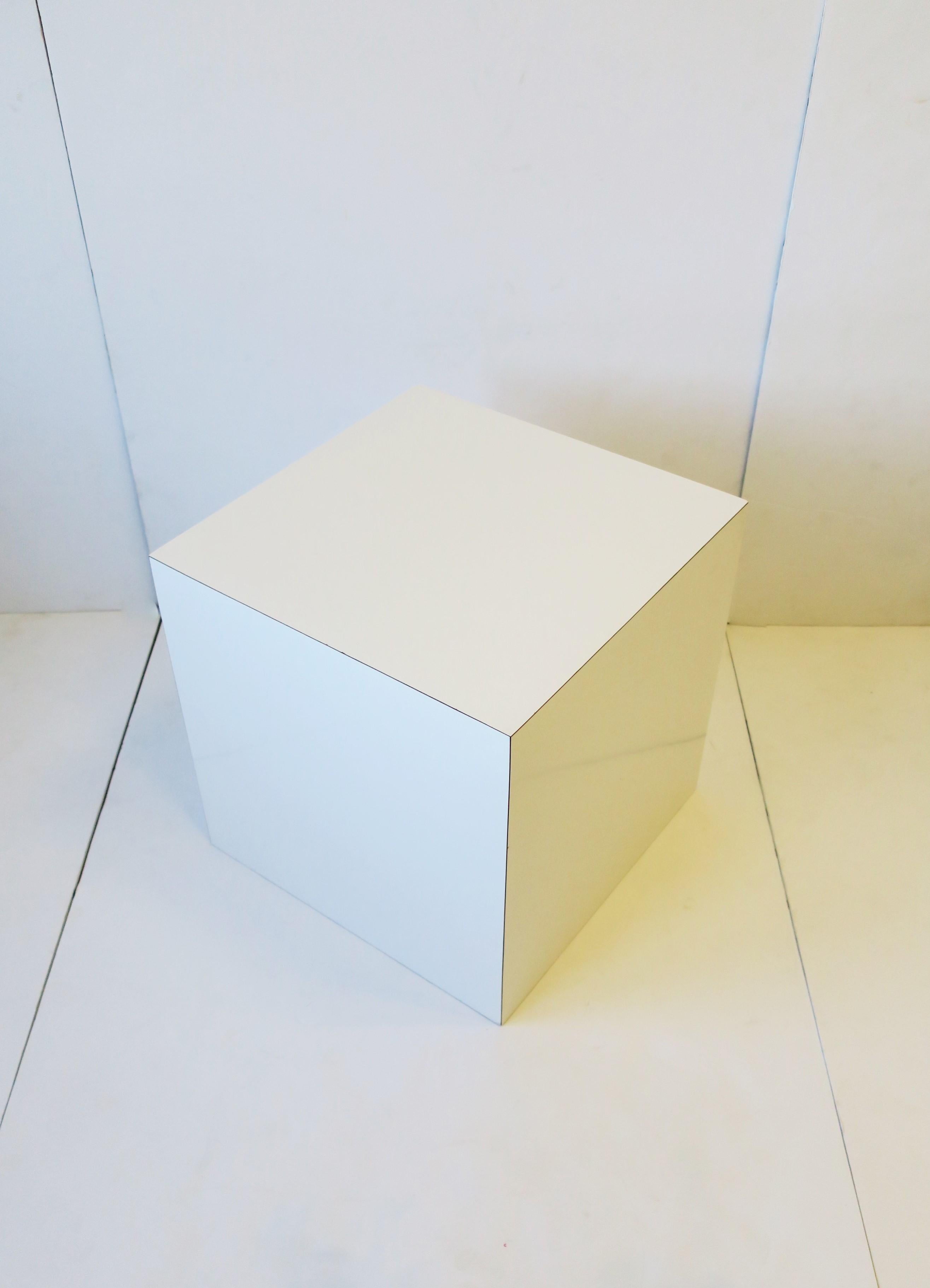 A white gloss laminate veneered pedestal or cube end table, '70s Modern/Postmodern period, circa late-20th century, 1970s or later. A great piece for sculpture, art, display, or as a pedestal cube end table, nightstand table, etc., as demonstrated.