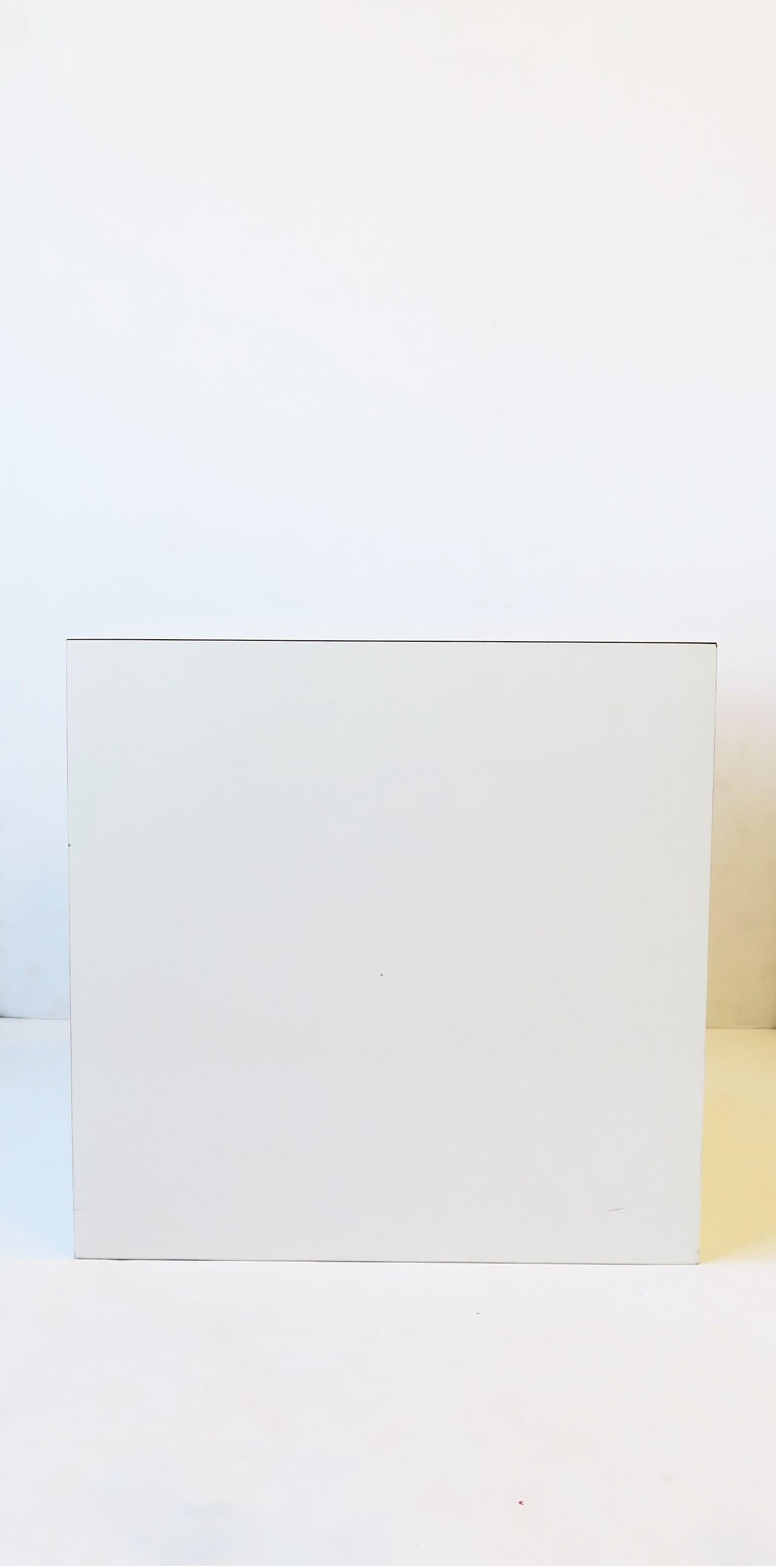 White Pedestal Cube or End Table  In Good Condition For Sale In New York, NY