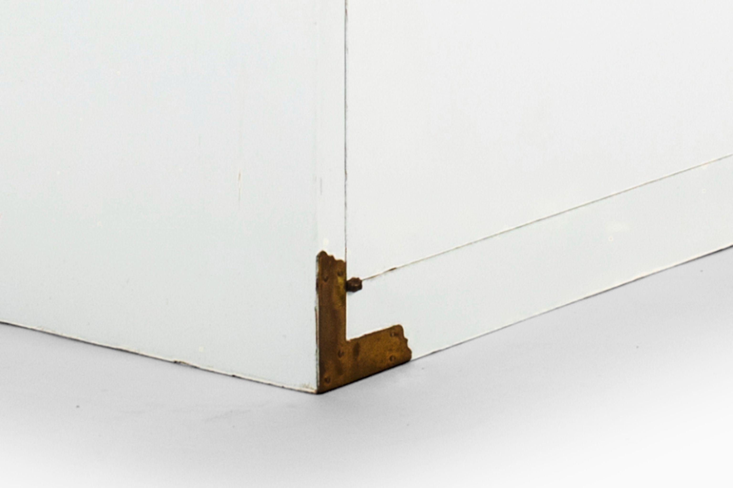 Mobile Hollywood Regency bianco con accenti dorati, anni '70 circa in vendita 6