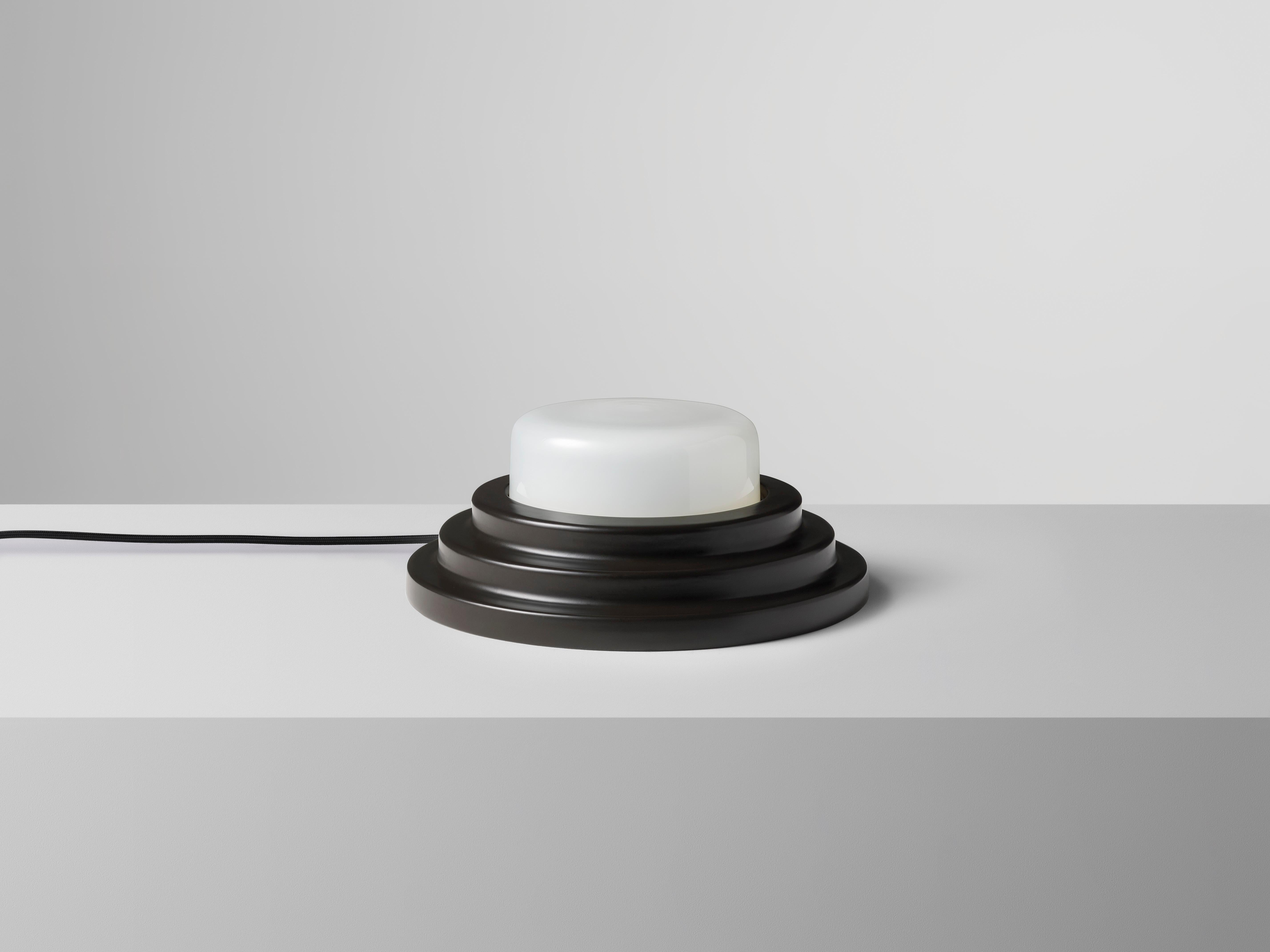 White Honey Tischlampe von Coco Flip im Zustand „Neu“ im Angebot in Geneve, CH