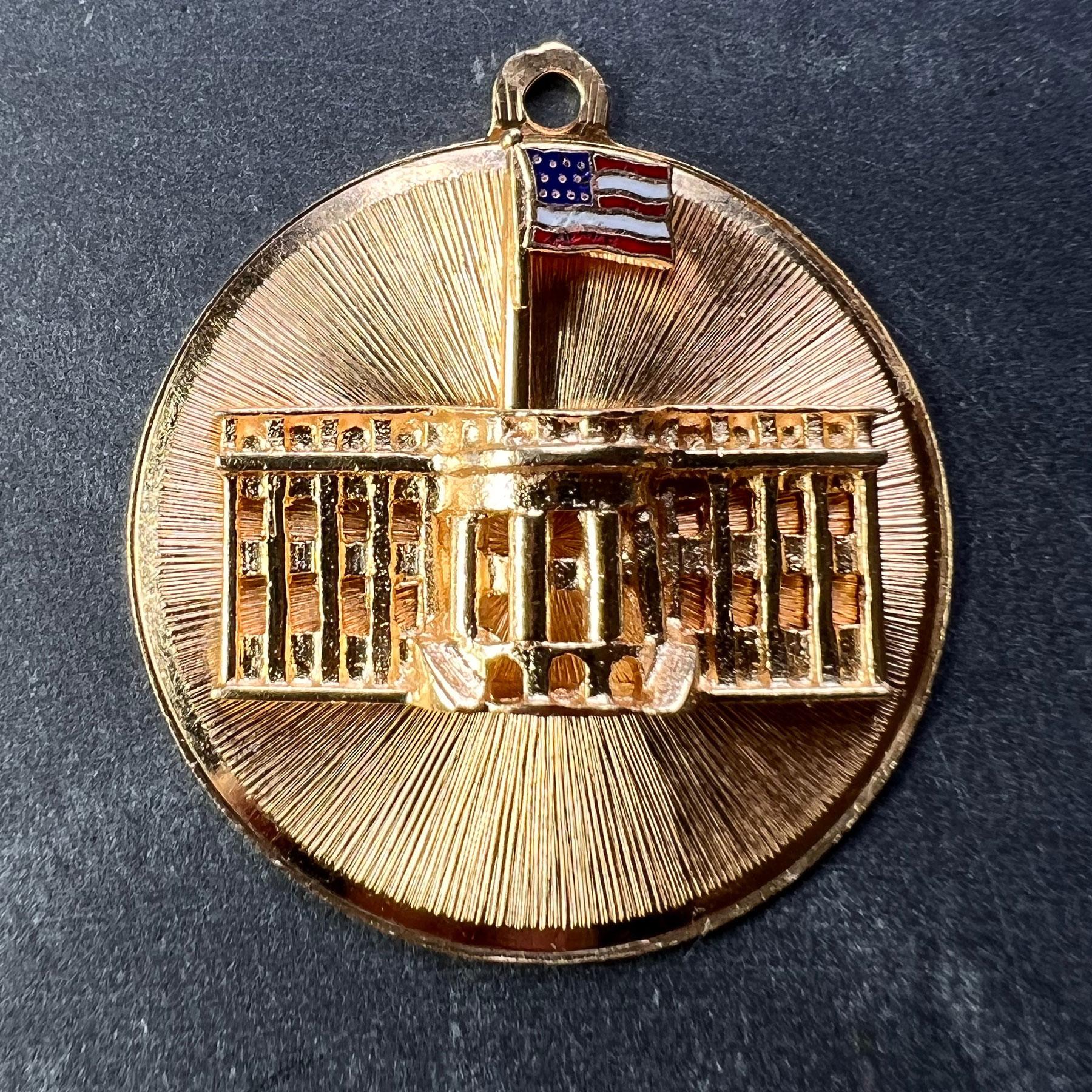 White House 14K Yellow Gold Enamel Patriotic Charm Pendant In Good Condition For Sale In London, GB