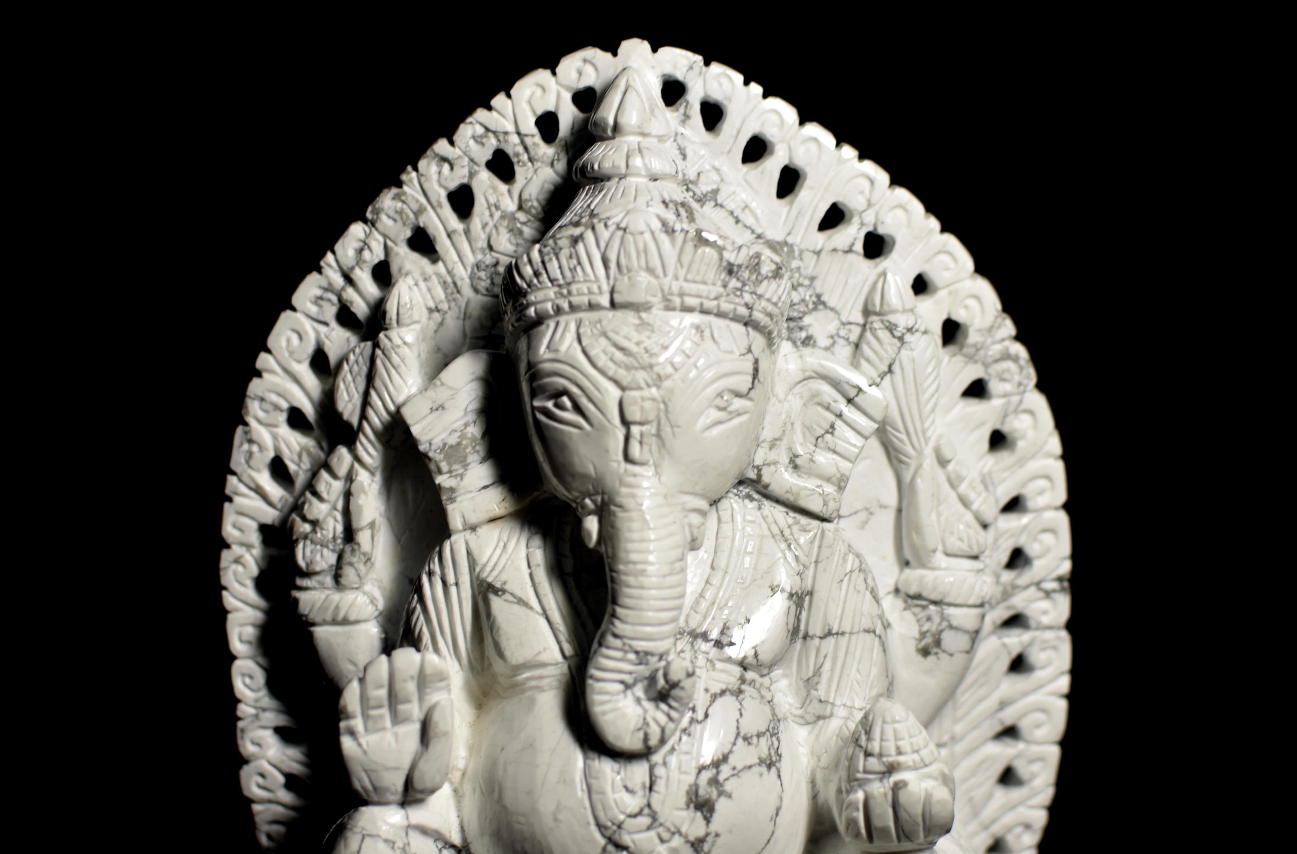 Ganesh aus weißem Howlite-Stein im Angebot 4