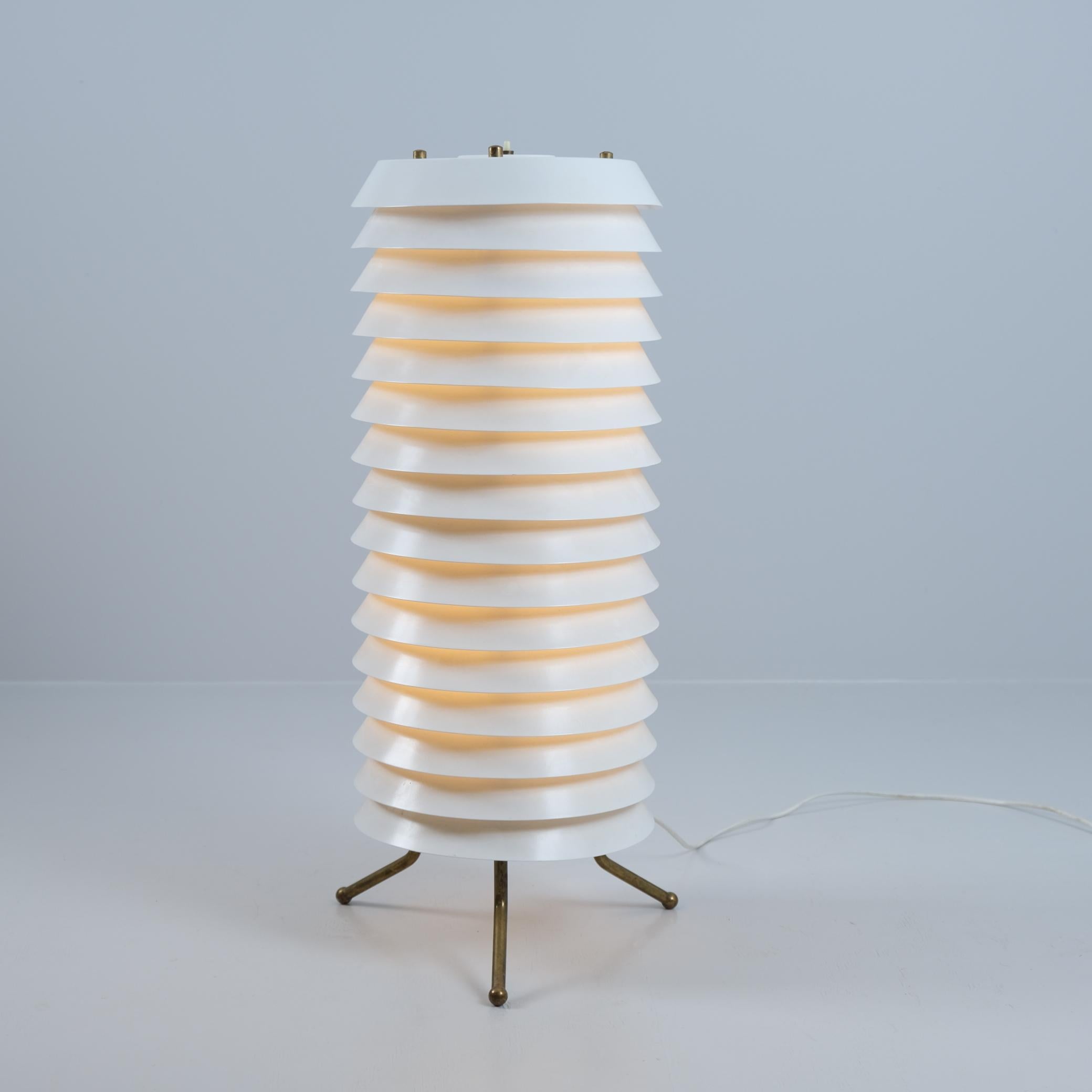 Mid-Century Modern White Ilmari Tapiovaara Maya The Bee Floor Lamp, Hienoteräs for Asko, 1950s For Sale