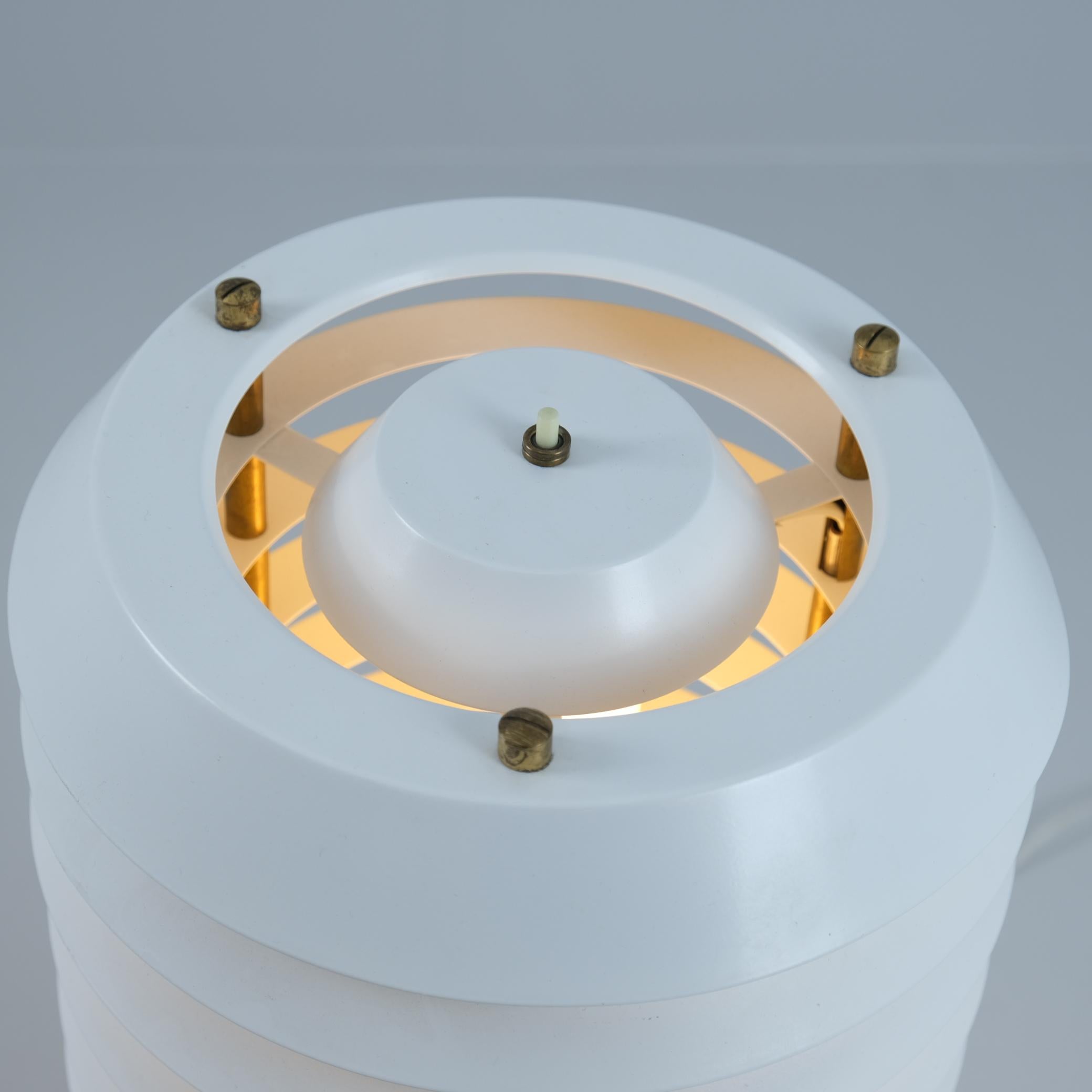 White Ilmari Tapiovaara Maya The Bee Floor Lamp, Hienoteräs for Asko, 1950s In Good Condition For Sale In Helsinki, FI