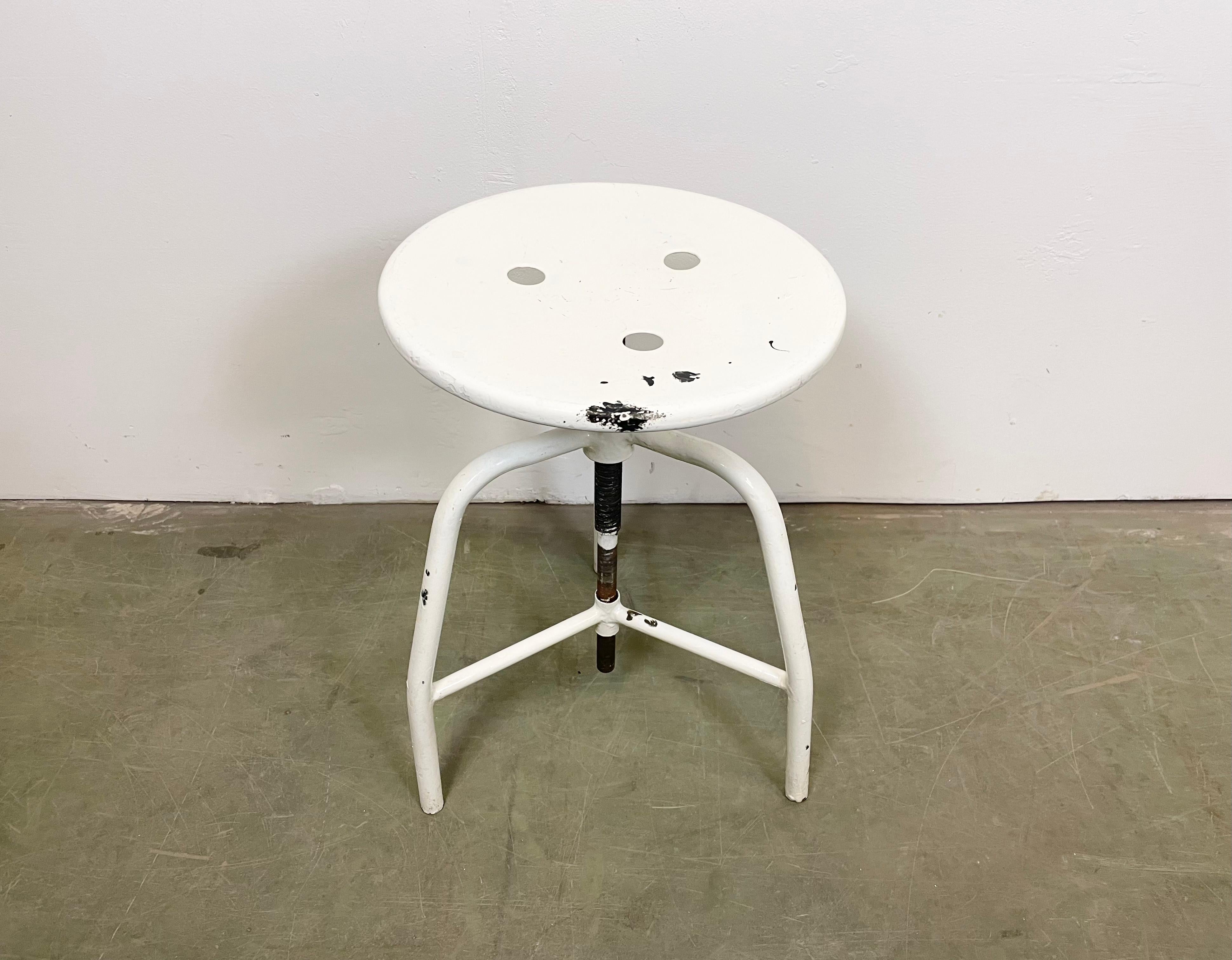 White Industrial Iron Swivel Stool, 1960s In Good Condition In Kojetice, CZ