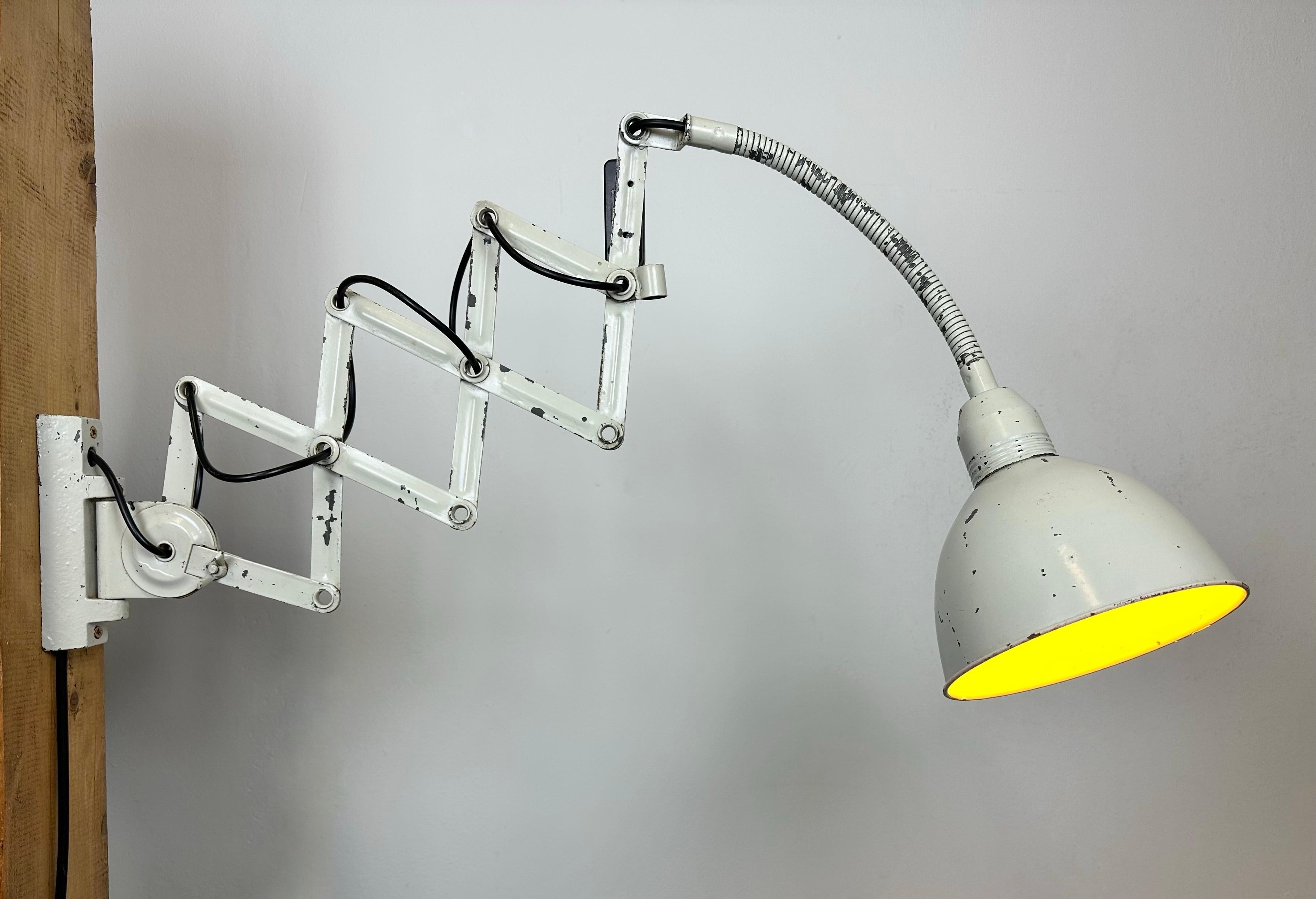 White Industrial Scissor Wall Lamp from Elektroinstala, 1960s For Sale 7