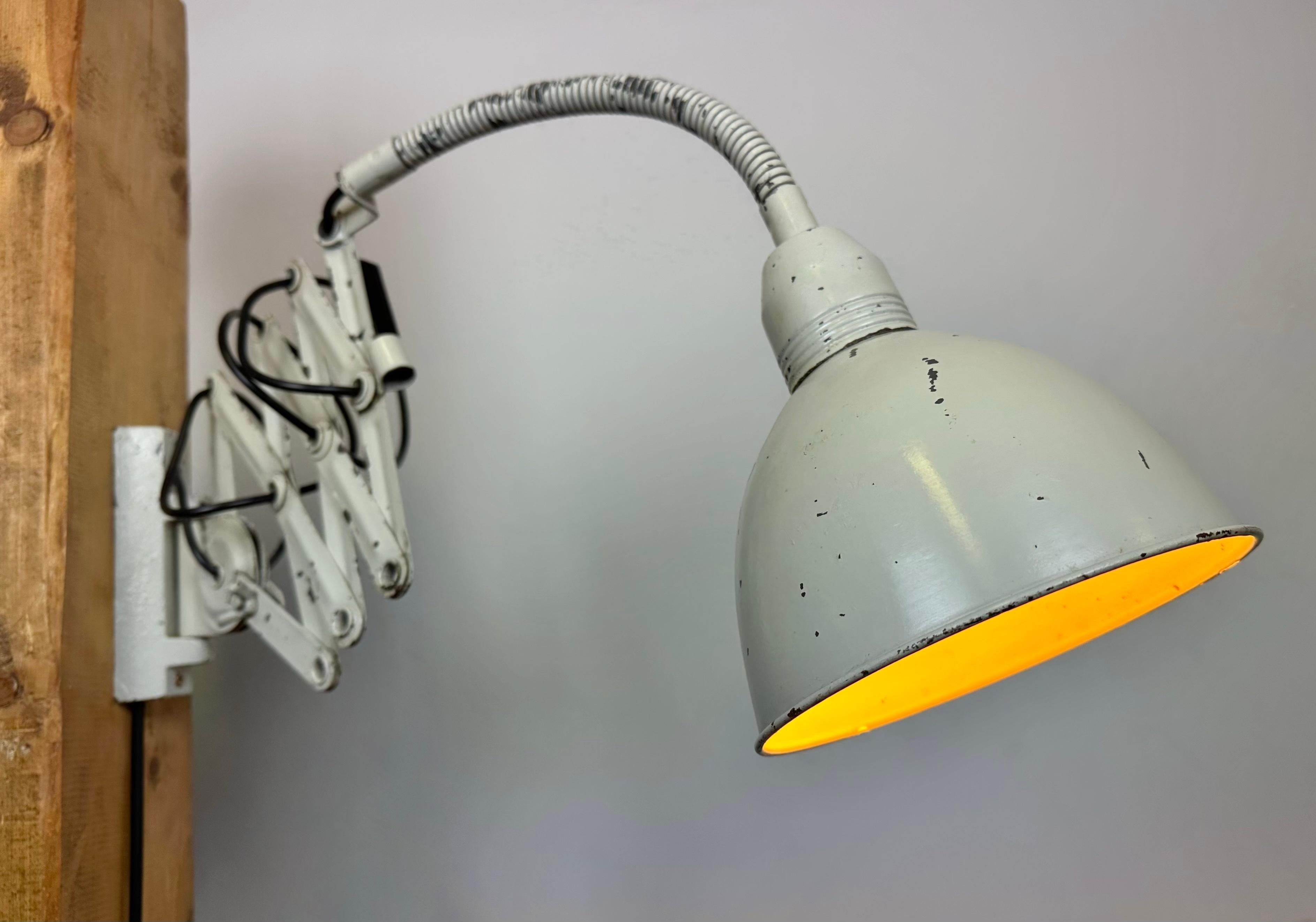 White Industrial Scissor Wall Lamp from Elektroinstala, 1960s For Sale 8