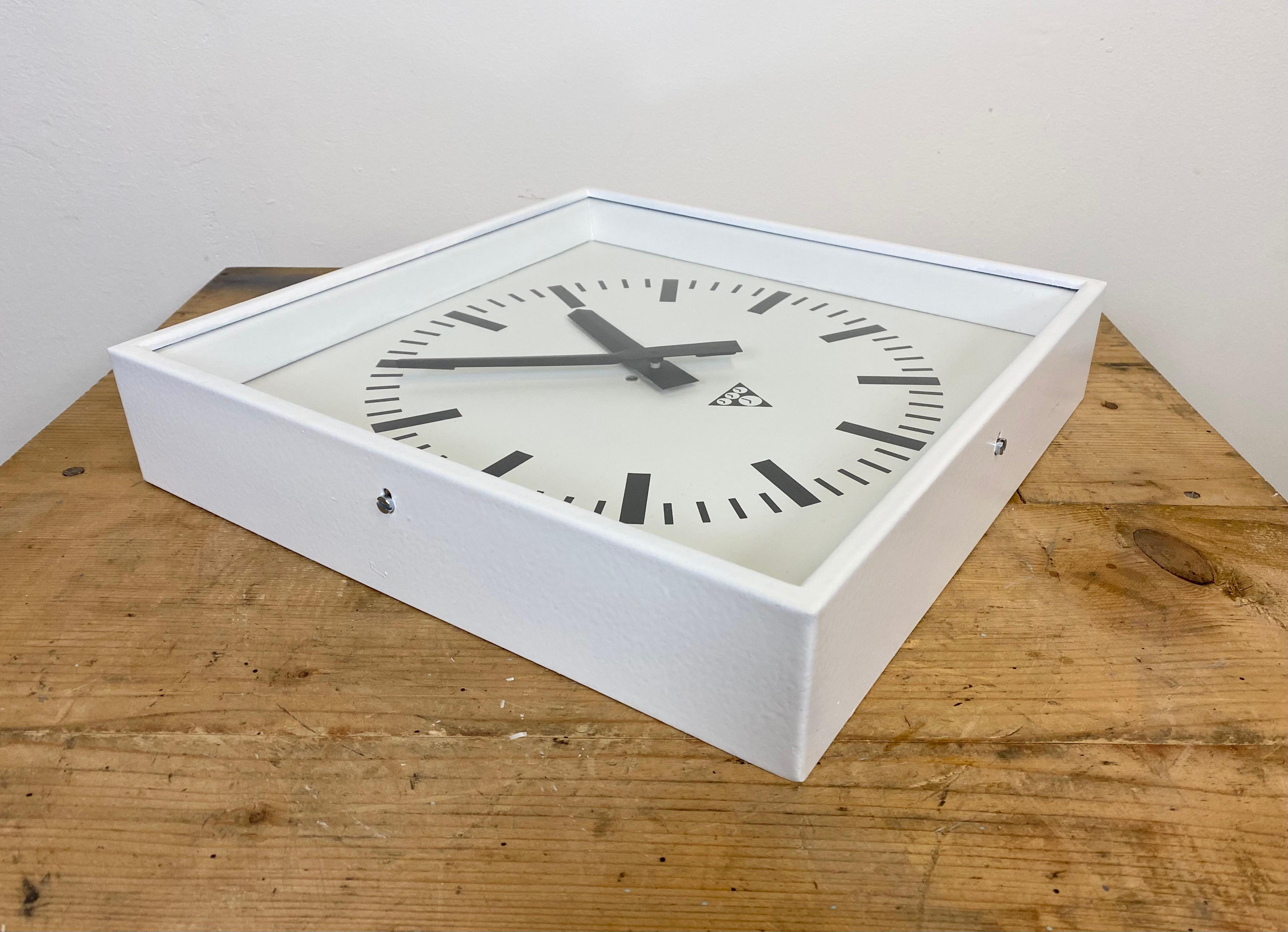 White Industrial Square Wall Clock from Pragotron, 1970s In Good Condition In Kojetice, CZ