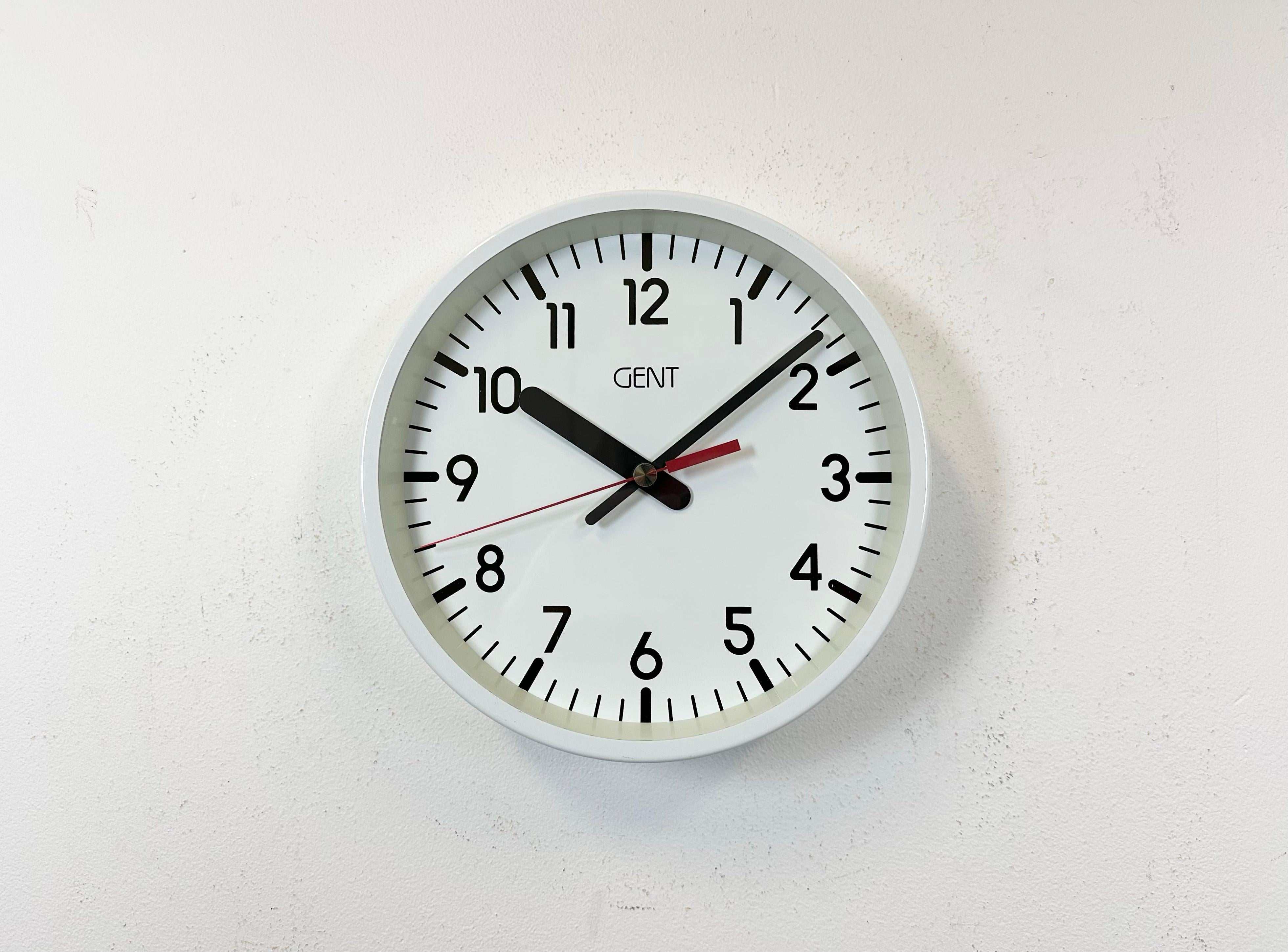 Gent ( Gents of Leicester ) wall clock was made in United Kingdom during the 1980s. It features a white iron frame, a metal dial, an aluminium hands, and a clear glass cover. Original battery movement for one AA baterry works perfectly. The diameter