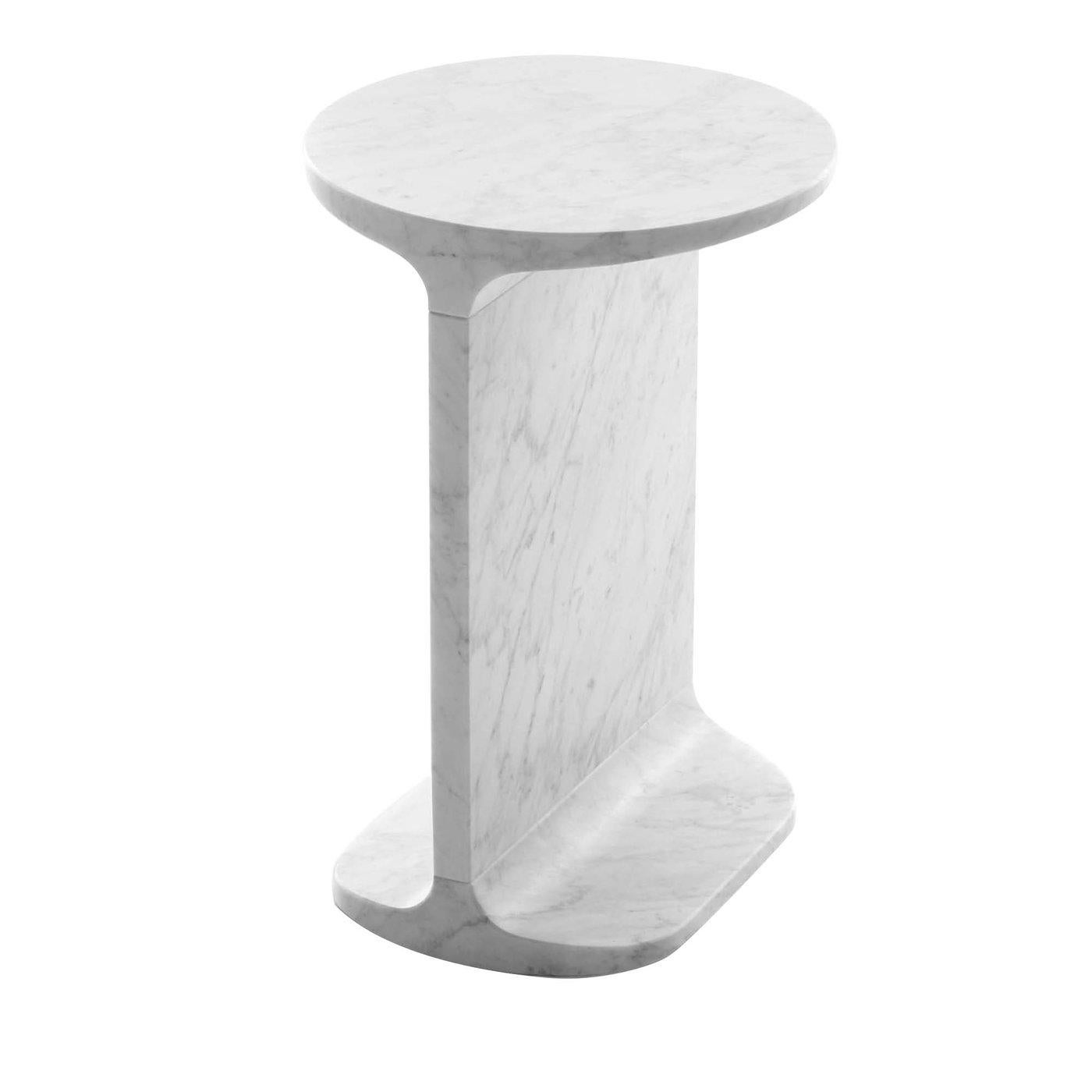 Round side table, in white Carrara marble, matte polished finish also available in black Marquina marble, matte polished finish.