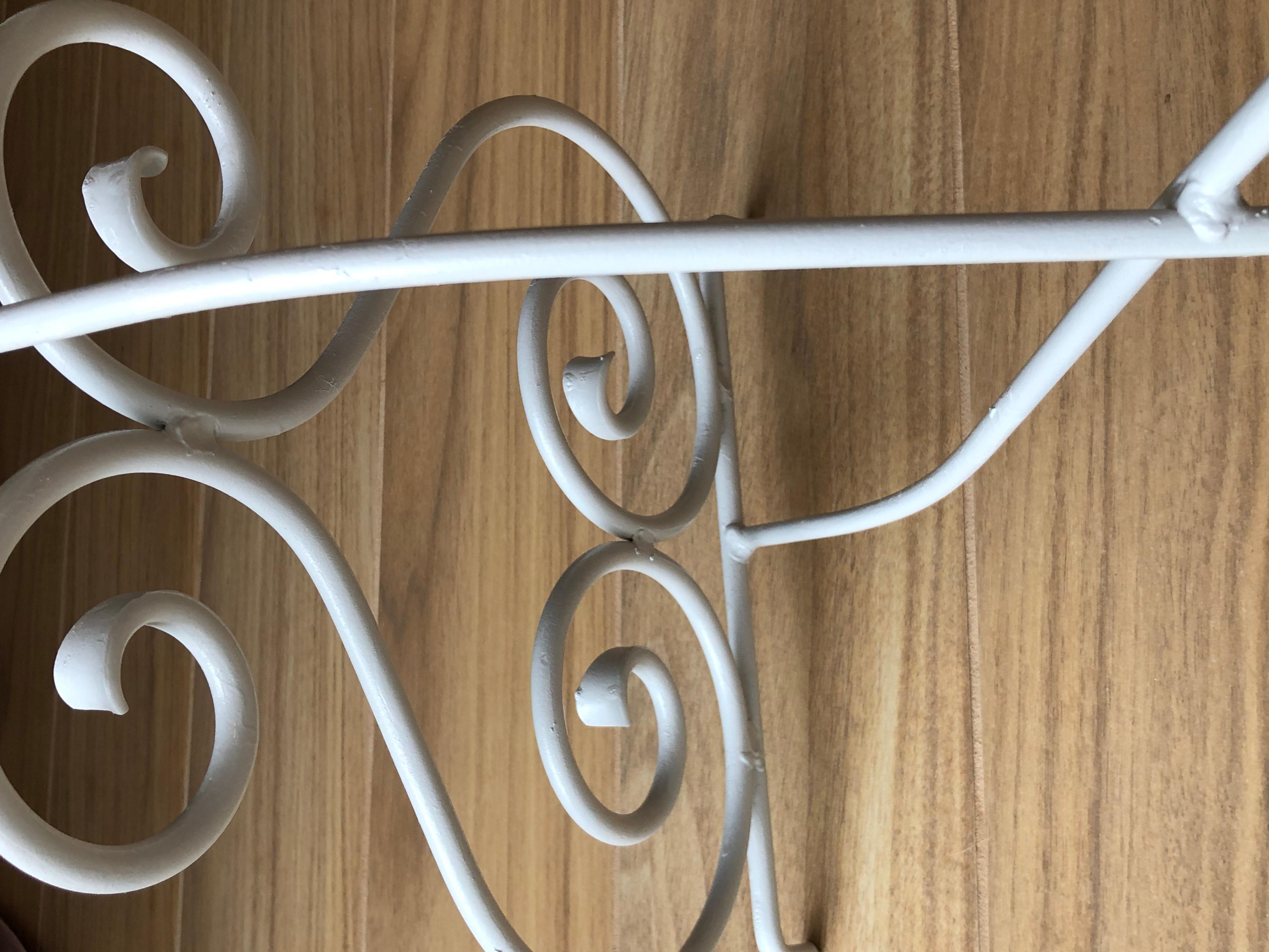 Base de table basse en fer blanc en vente 1