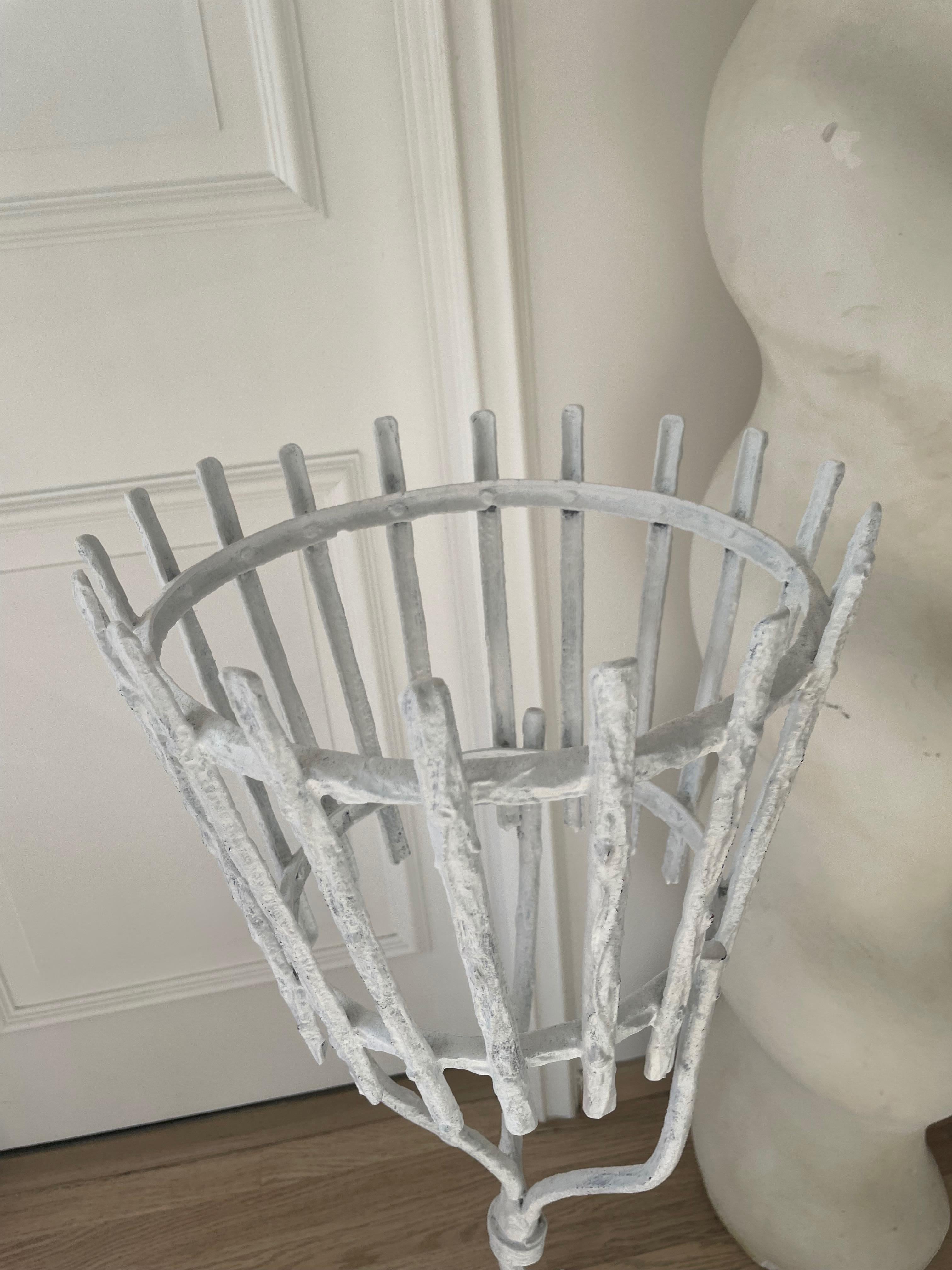 White Iron Planter Attributed to Jean-Michel Frank, France 1935. In Good Condition In Brussels, BE