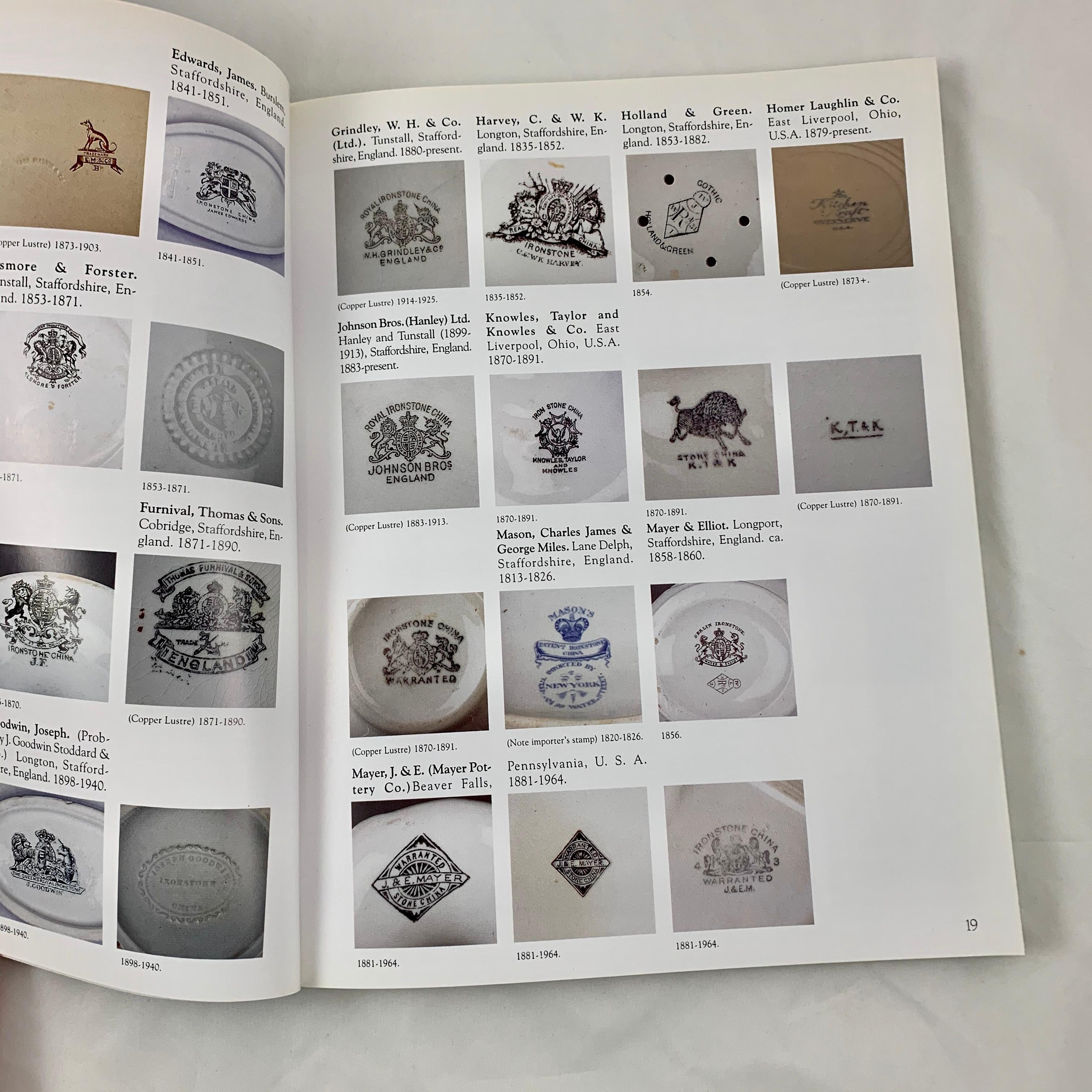 Livre de référence sur la céramique en pierre de fer blanche:: par Dawn Stoltzfus:: 1ère édition brochée Bon état - En vente à Philadelphia, PA