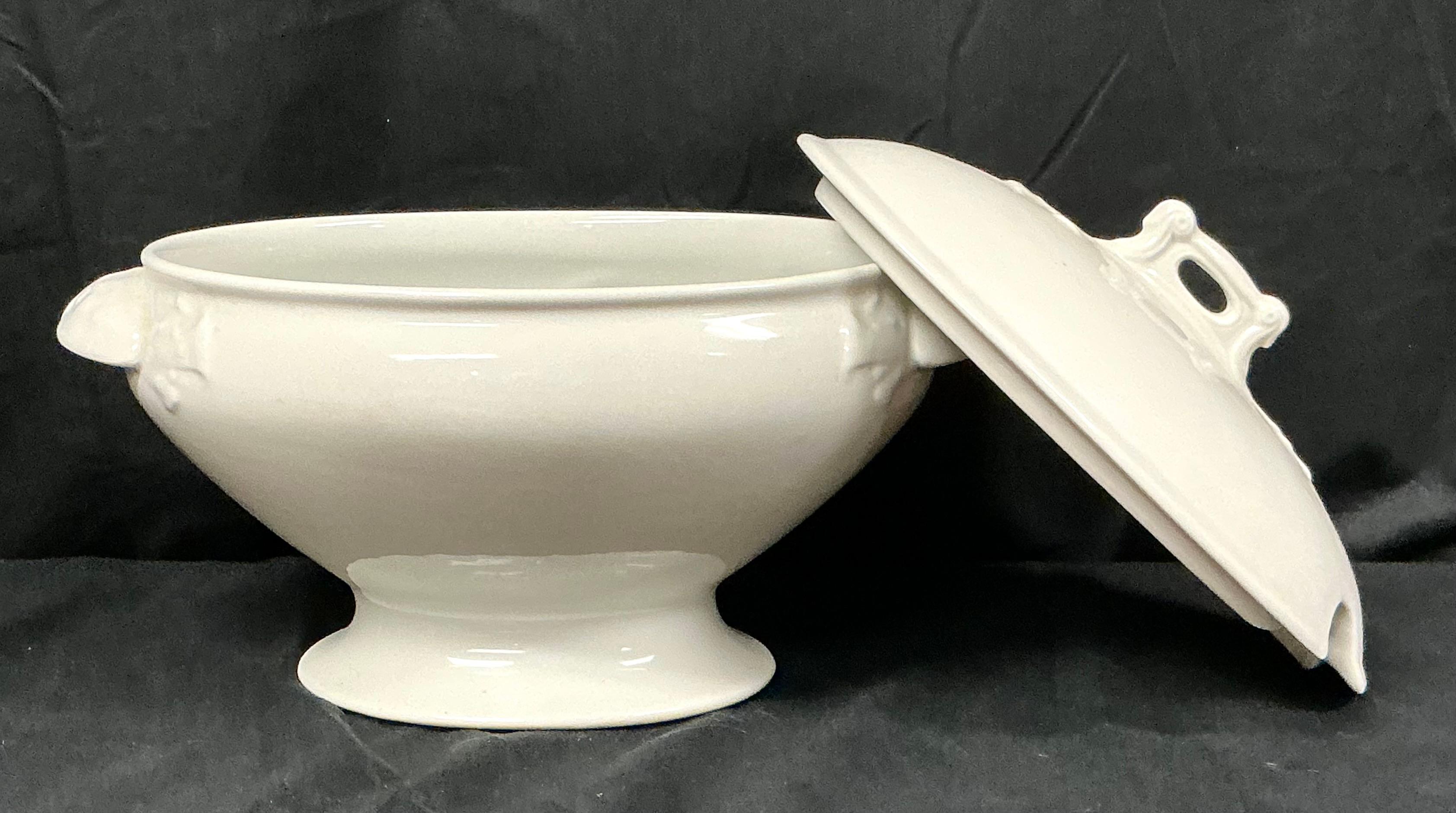 White Ironstone Soup Tureen with Lid In Good Condition For Sale In Bradenton, FL