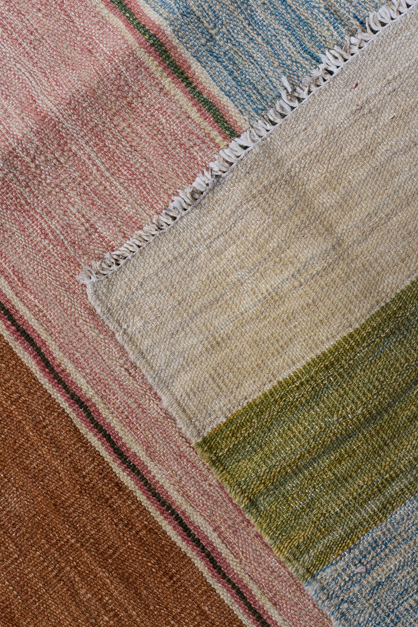 Color Blocked Kilim In Good Condition For Sale In New York, NY
